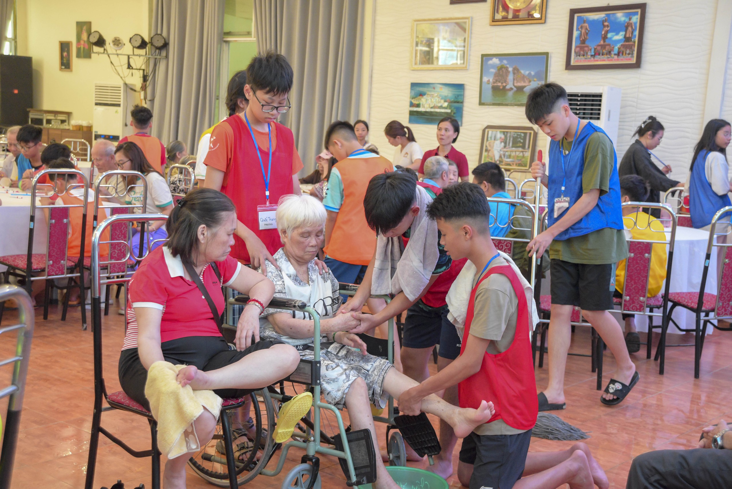 Tuổi teen và bài học yêu thương từ viện dưỡng lão - Ảnh 4.