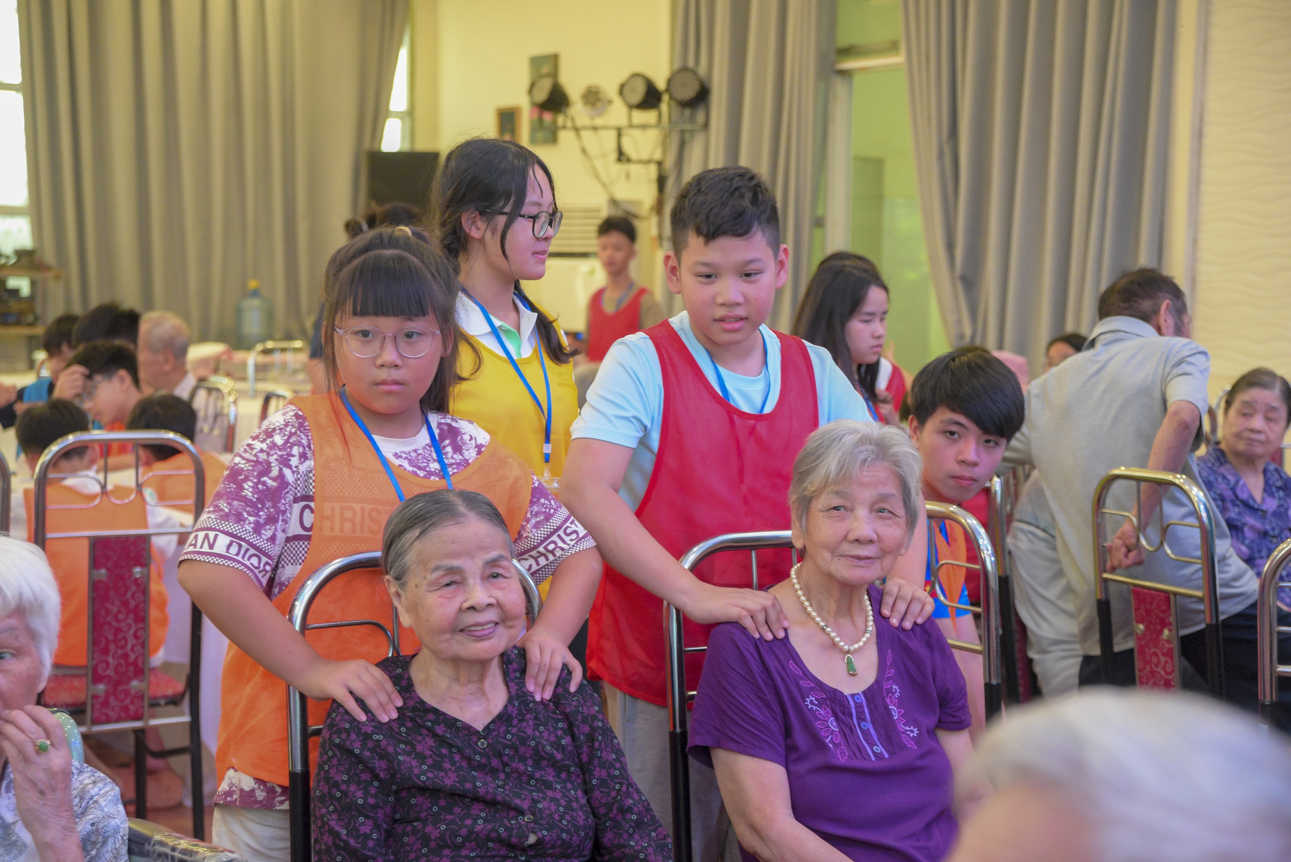 Tuổi teen và bài học yêu thương từ viện dưỡng lão - Ảnh 5.