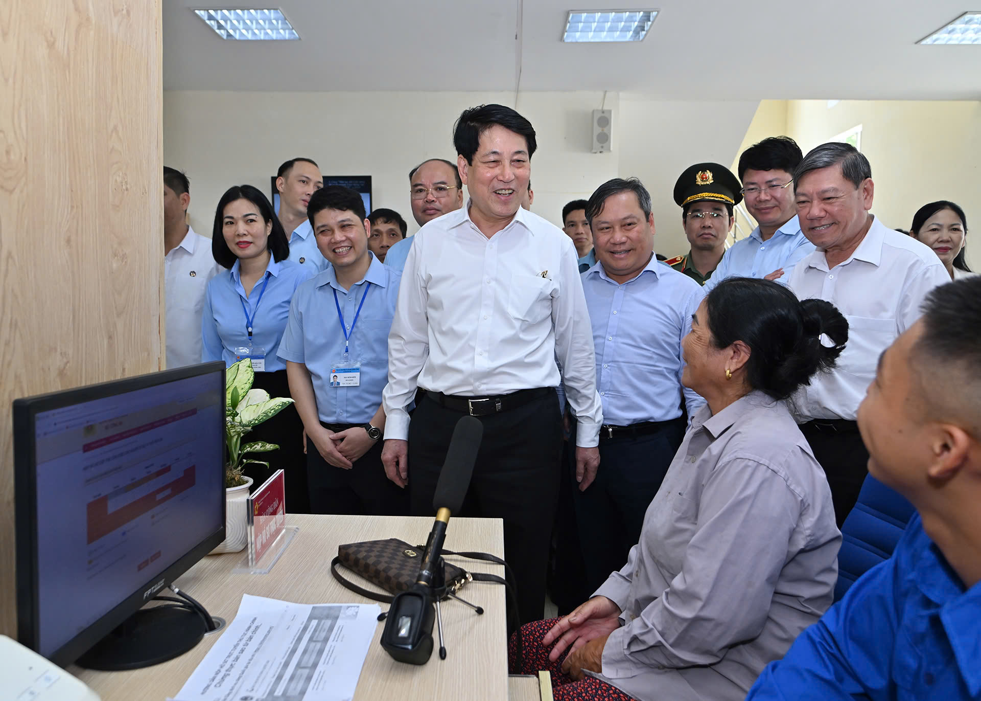 Chủ tịch nước Lương Cường kiểm tra vận hành chính quyền hai cấp tại Quảng Ninh- Ảnh 2.