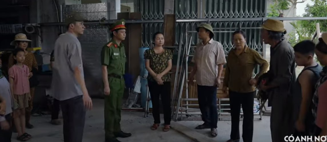 Có anh nơi ấy bình yên tập 1: Nóng chuyện sáp nhập và tăng giá đất - Ảnh 3.