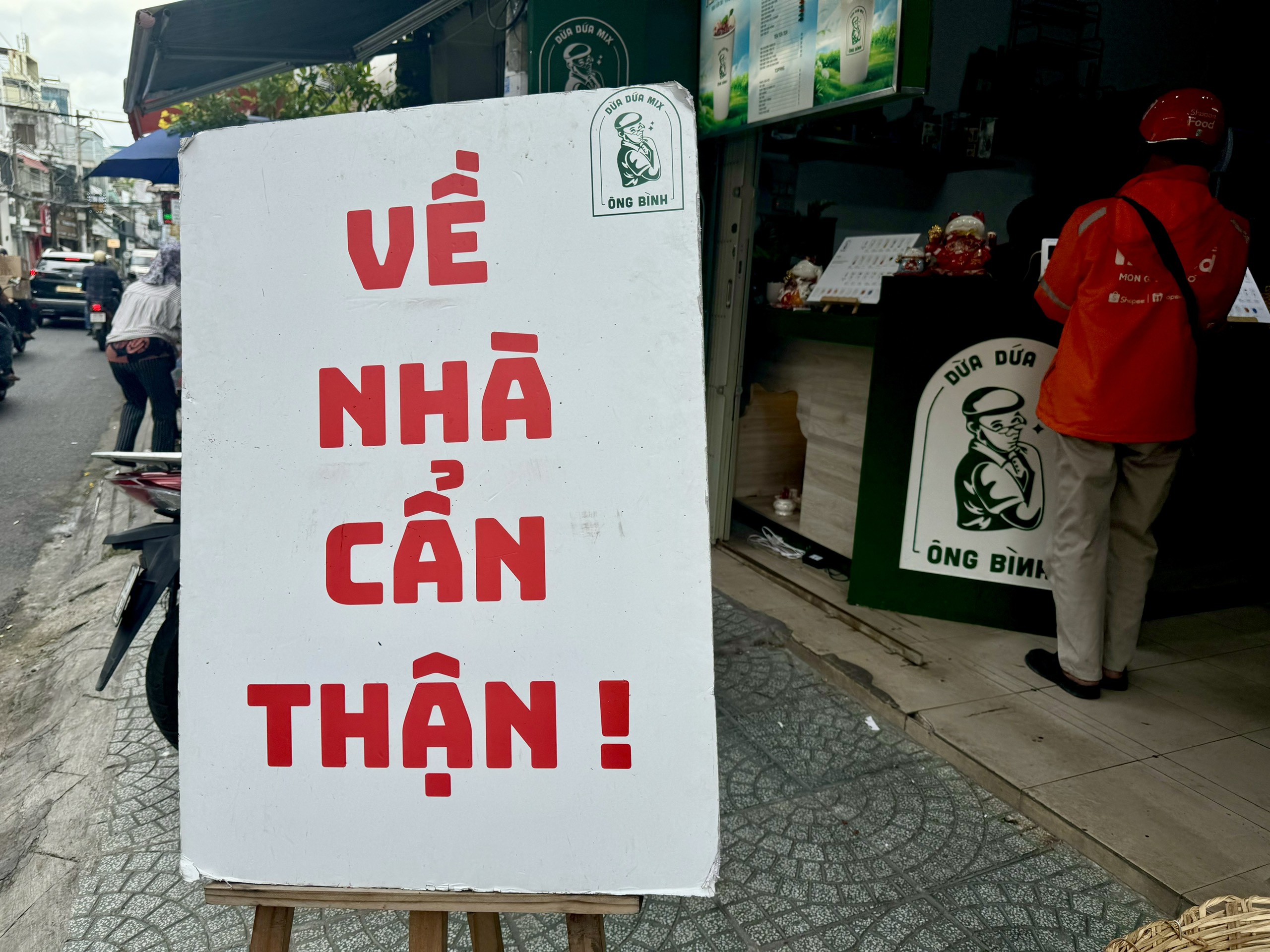 Bảng hiệu dễ thương ở quán cà phê, tiệm tóc TP.HCM: Ai đi ngang cũng mỉm cười- Ảnh 5.
