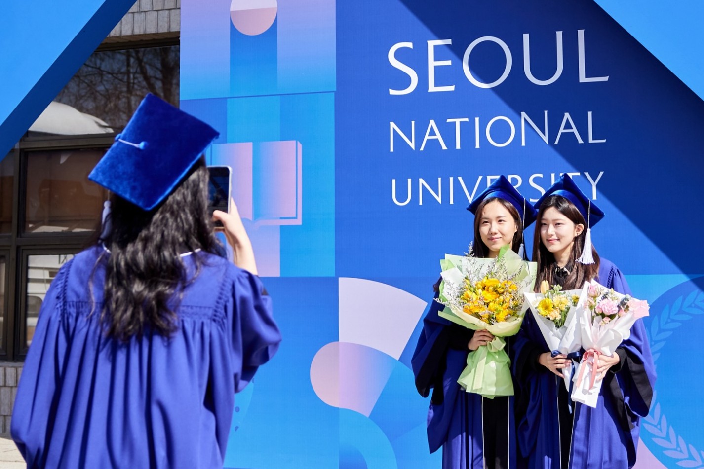 Lần đầu tại Hàn Quốc, cử nhân thất nghiệp đông hơn người chỉ học hết THCS - Ảnh 1.