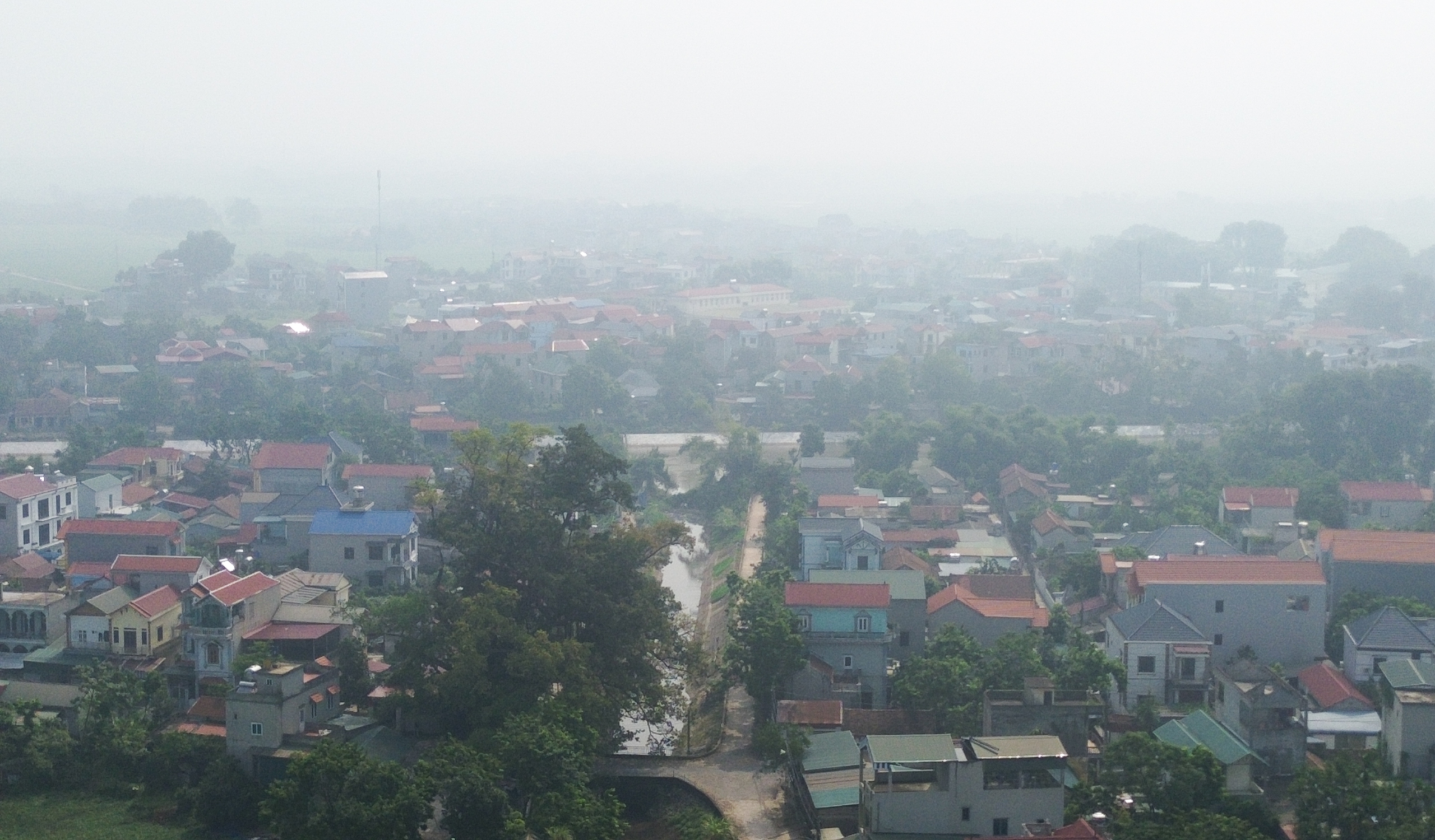 Vùng quê Hà Nội mịt mù trong ngày đứng đầu thế giới về ô nhiễm không khí- Ảnh 2. Vùng quê Hà Nội mịt mù trong ngày đứng đầu thế giới về ô nhiễm không khí- Ảnh 2.