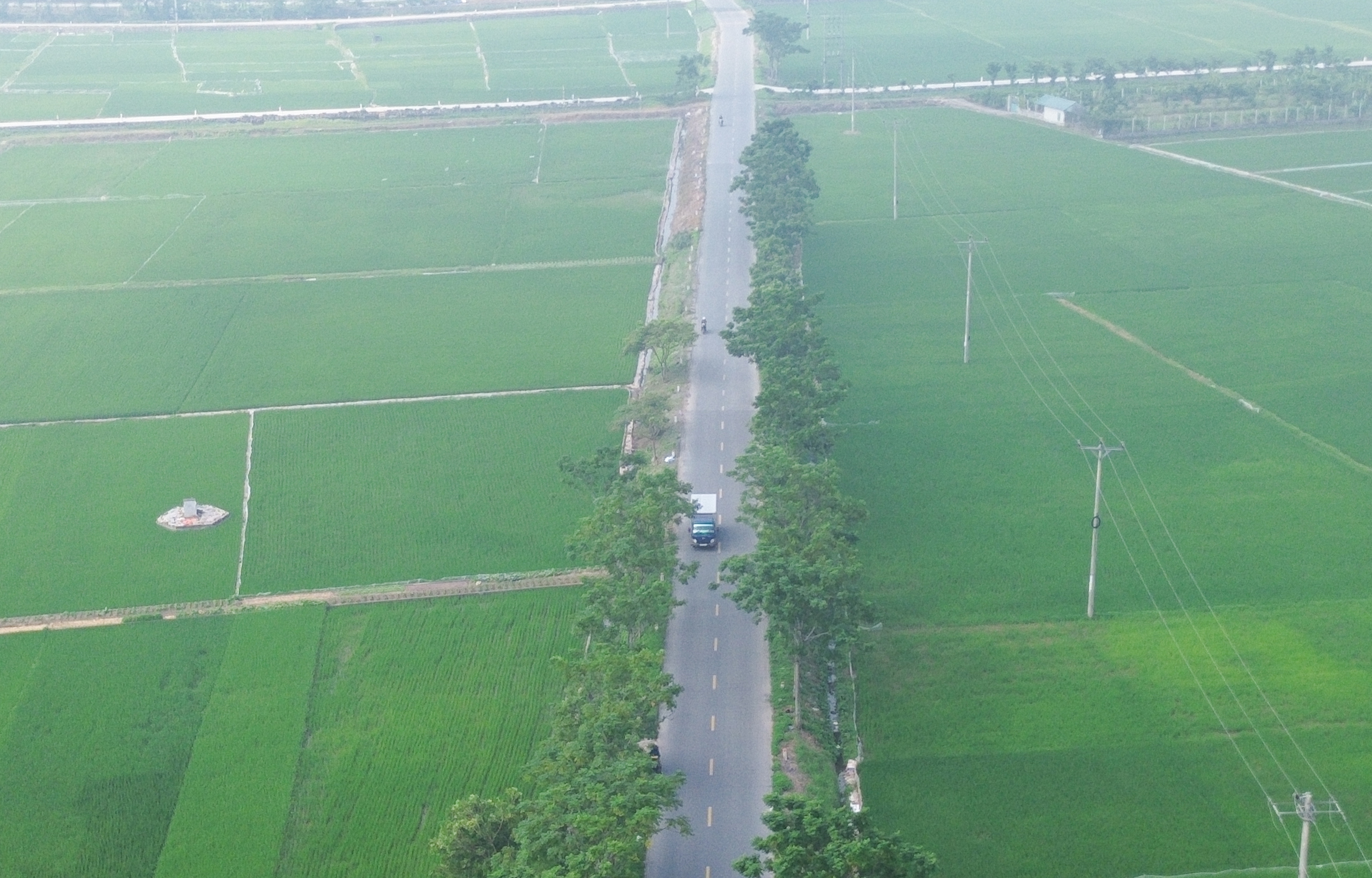 Vùng quê Hà Nội mịt mù trong ngày đứng đầu thế giới về ô nhiễm không khí- Ảnh 4. Vùng quê Hà Nội mịt mù trong ngày đứng đầu thế giới về ô nhiễm không khí- Ảnh 4.