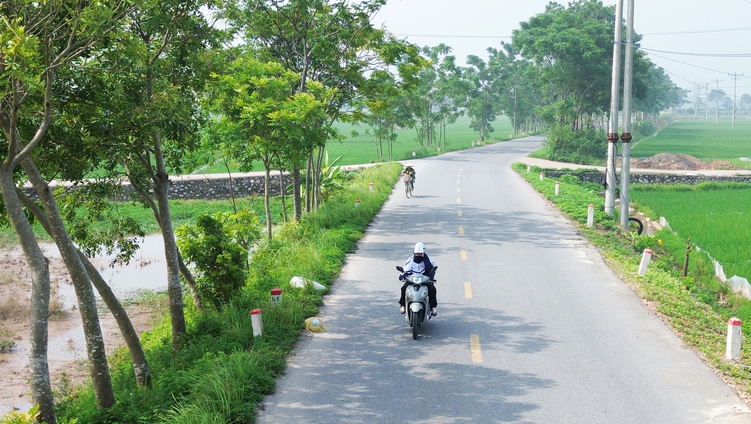 Vùng quê Hà Nội mịt mù trong ngày đứng đầu thế giới về ô nhiễm không khí- Ảnh 6. Vùng quê Hà Nội mịt mù trong ngày đứng đầu thế giới về ô nhiễm không khí- Ảnh 6.