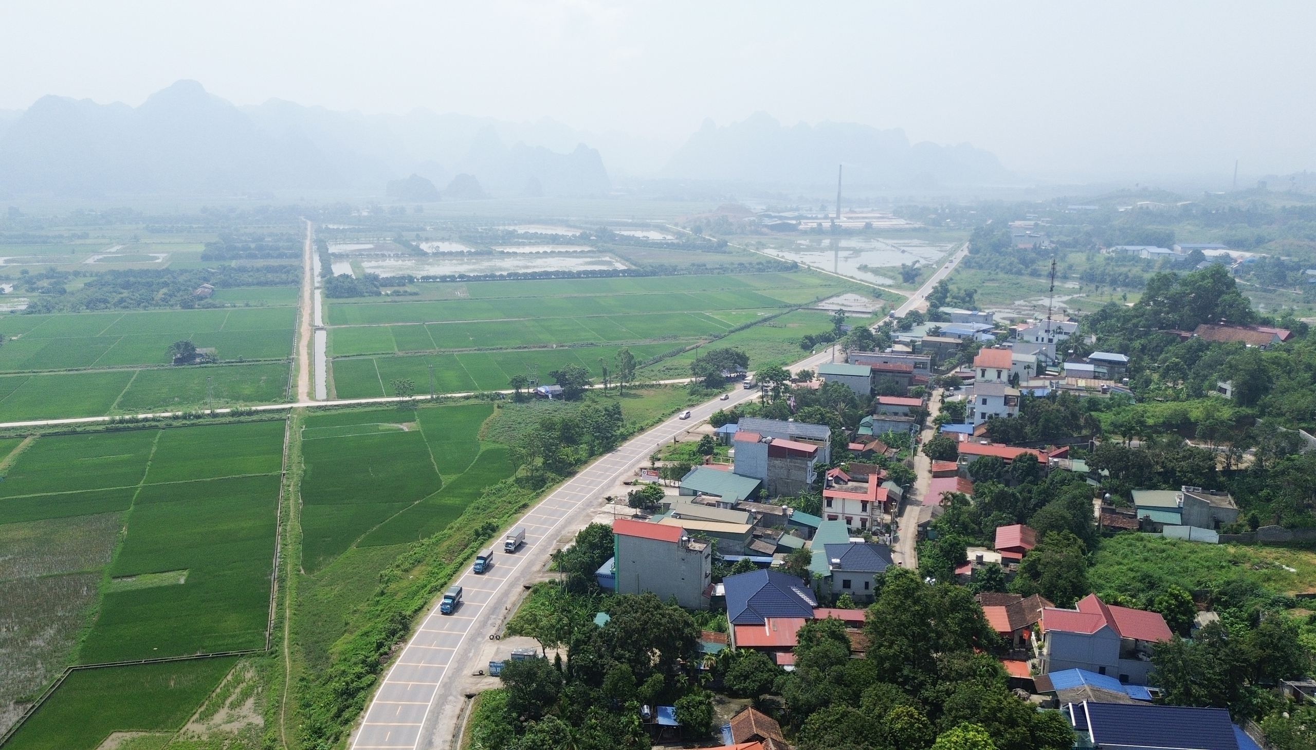 Vùng quê Hà Nội mịt mù trong ngày đứng đầu thế giới về ô nhiễm không khí- Ảnh 8. Vùng quê Hà Nội mịt mù trong ngày đứng đầu thế giới về ô nhiễm không khí- Ảnh 8.