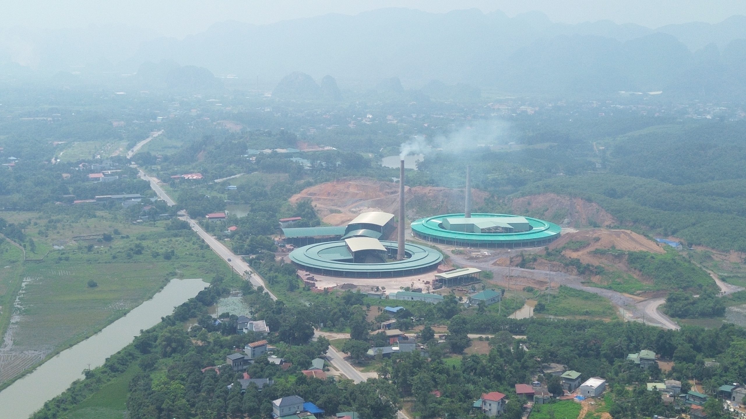 Vùng quê Hà Nội mịt mù trong ngày đứng đầu thế giới về ô nhiễm không khí- Ảnh 15. Vùng quê Hà Nội mịt mù trong ngày đứng đầu thế giới về ô nhiễm không khí- Ảnh 15.