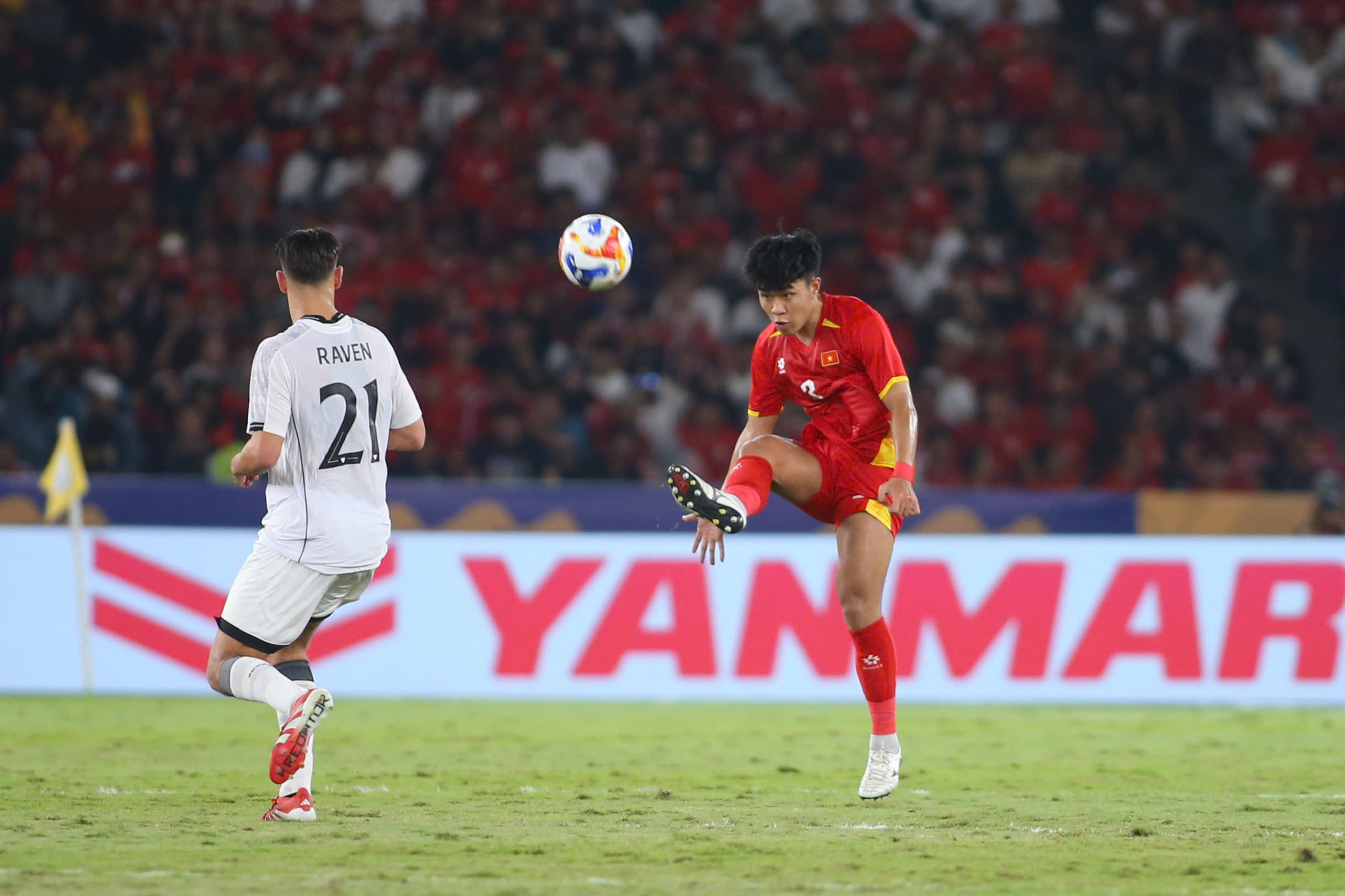 מר קים מחליף את סרט הקפטן של נבחרת וייטנאם עד גיל 23, ועורך חישובים ארוכי טווח כדי למצוא מנהיג אמיתי - תמונה 4. Ông Kim xoay tua băng đội trưởng U.23 Việt Nam, tính toán dài hơi tìm thủ lĩnh đích thực- Ảnh 4.