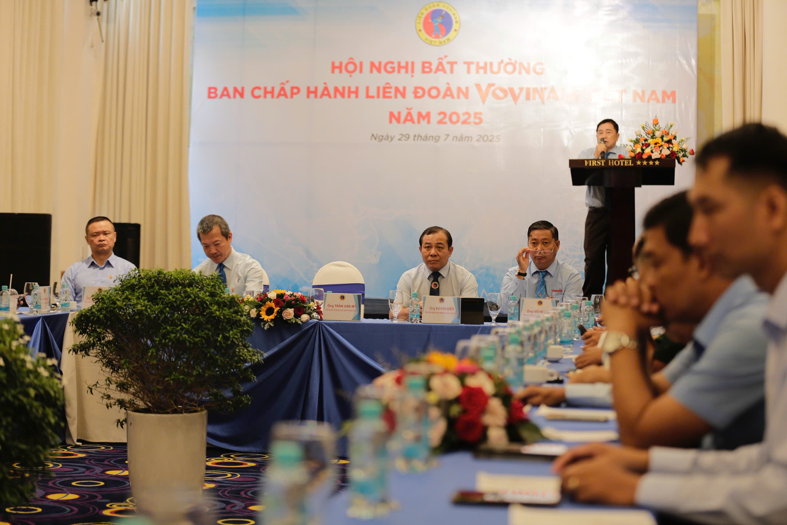 Biznesmen Mai Huu Tin przestaje pełnić funkcję przewodniczącego Federacji Wietnamskiego Vovinam - zdjęcie 3. Doanh nhân Mai Hữu Tín thôi giữ chức Chủ tịch Liên đoàn Vovinam Việt Nam - Ảnh 3.