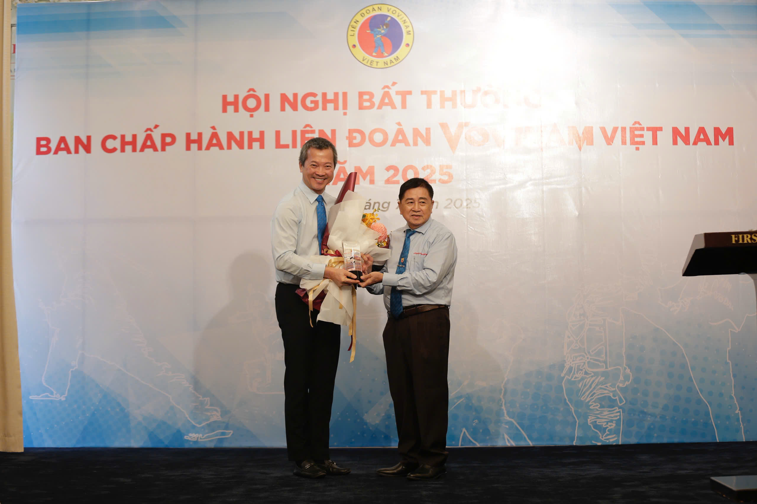 Biznesmen Mai Huu Tin przestaje pełnić funkcję przewodniczącego Federacji Wietnamskiego Vovinam - zdjęcie 1. Doanh nhân Mai Hữu Tín thôi giữ chức Chủ tịch Liên đoàn Vovinam Việt Nam - Ảnh 1.