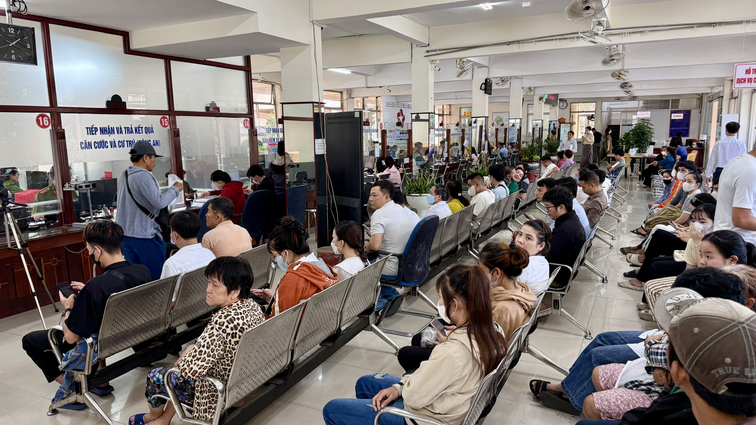 TP.HCM: Bí thư Lái Thiêu muốn đưa Trung tâm phục vụ hành chính công về khu phố- Ảnh 2.