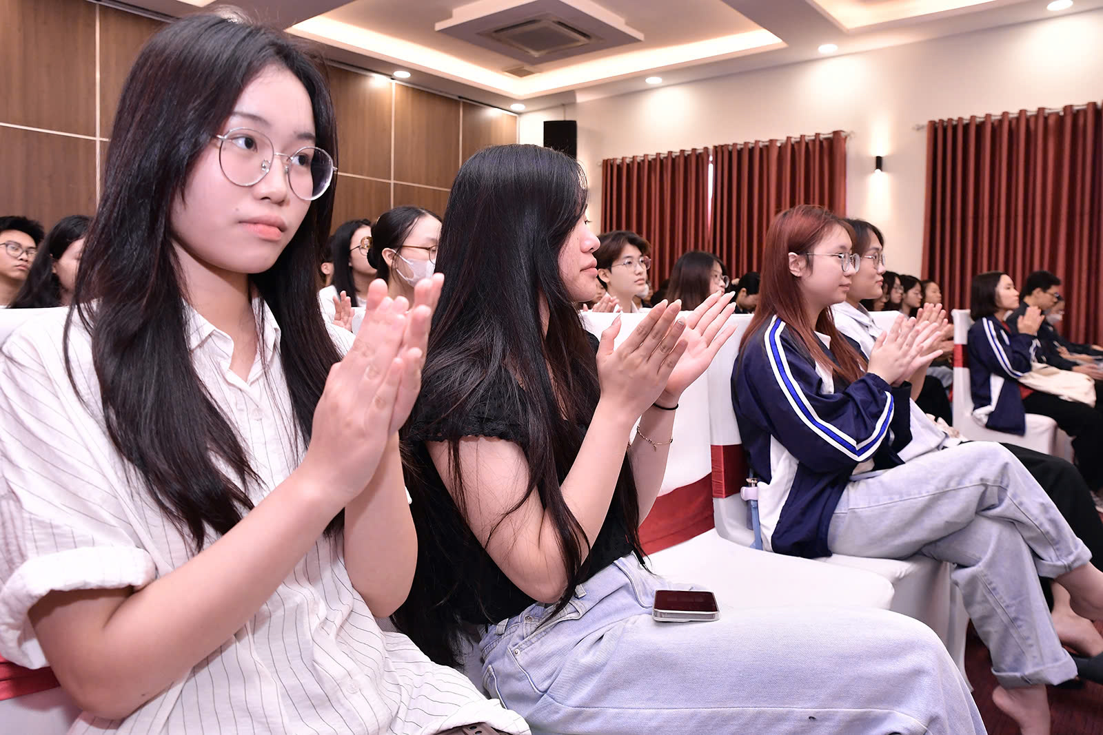 Trí thức trẻ đề xuất giải pháp thích ứng với các thách thức toàn cầu- Ảnh 4. Trí thức trẻ đề xuất giải pháp thích ứng với các thách thức toàn cầu- Ảnh 4.