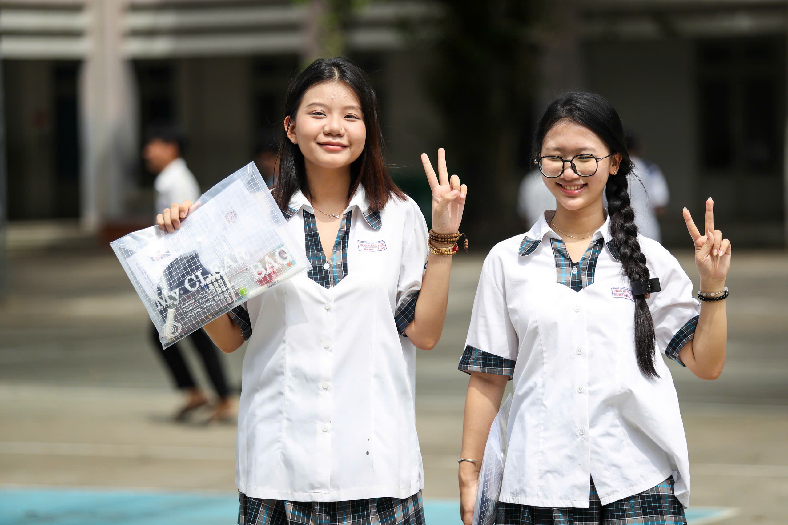 Hồi hộp dõi theo chấm thi văn tốt nghiệp THPT: Đề hay, nhưng dễ điểm cao không? - Ảnh 5.