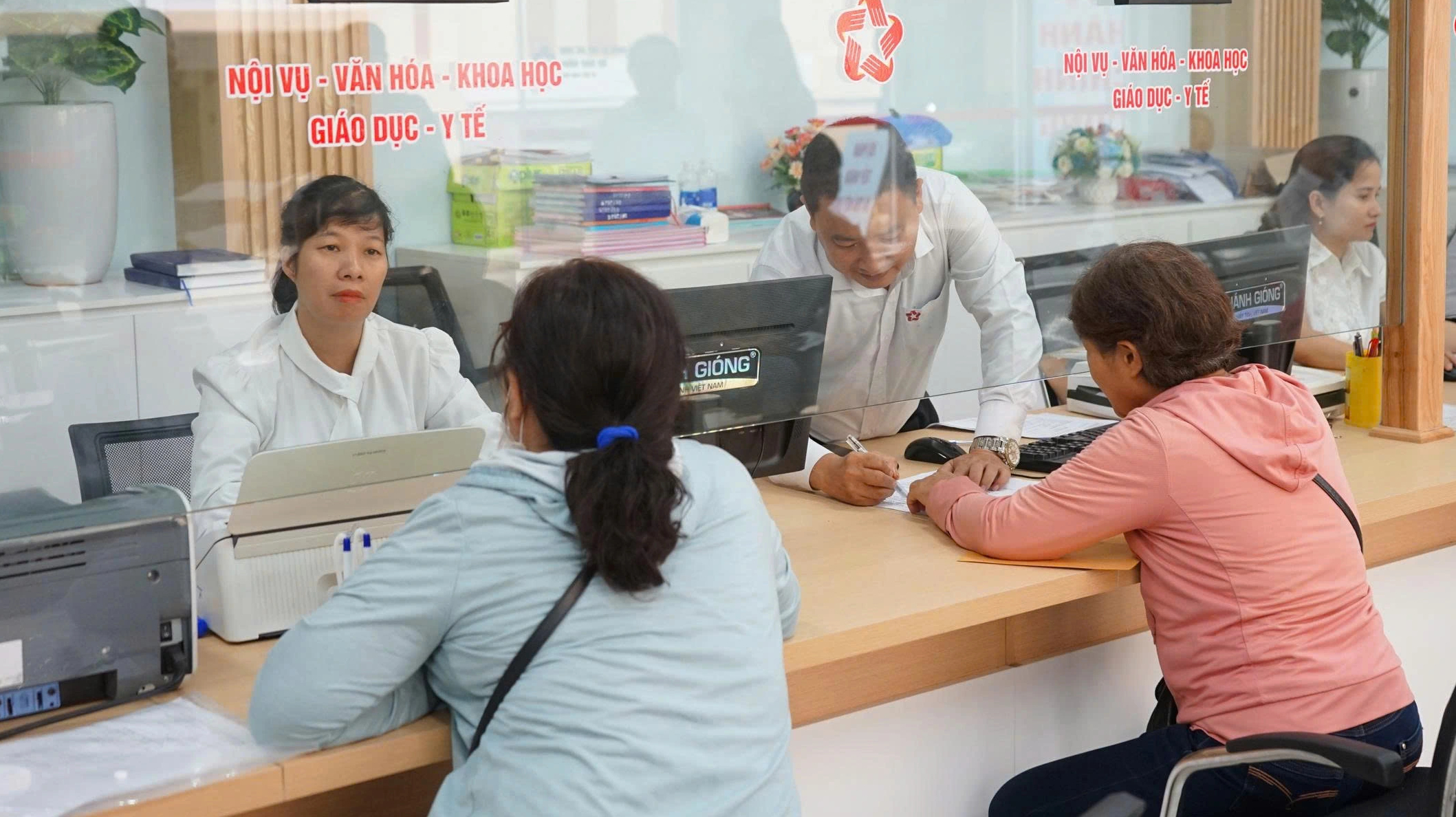 - Ảnh 4. - Ảnh 4.