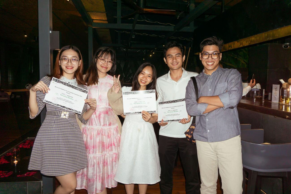 فلبرائٹ اسکول کے فارغ التحصیل افراد بین الضابطہ سوچ کے ساتھ انسانی علم کو محفوظ رکھتے ہیں - تصویر 3۔ Tân khoa Trường Fulbright bảo tồn tri thức nhân văn bằng tư duy liên ngành - Ảnh 3.