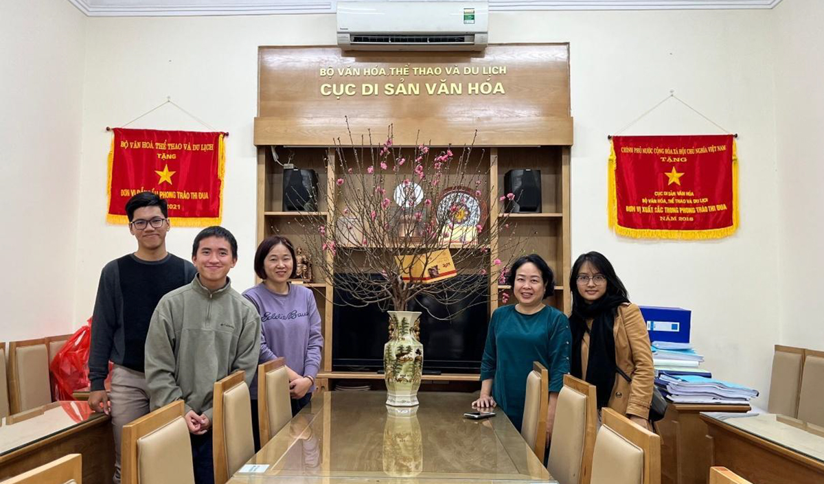 فلبرائٹ اسکول کے فارغ التحصیل افراد بین الضابطہ سوچ کے ساتھ انسانی علم کو محفوظ رکھتے ہیں - تصویر 4۔ Tân khoa Trường Fulbright bảo tồn tri thức nhân văn bằng tư duy liên ngành - Ảnh 4.