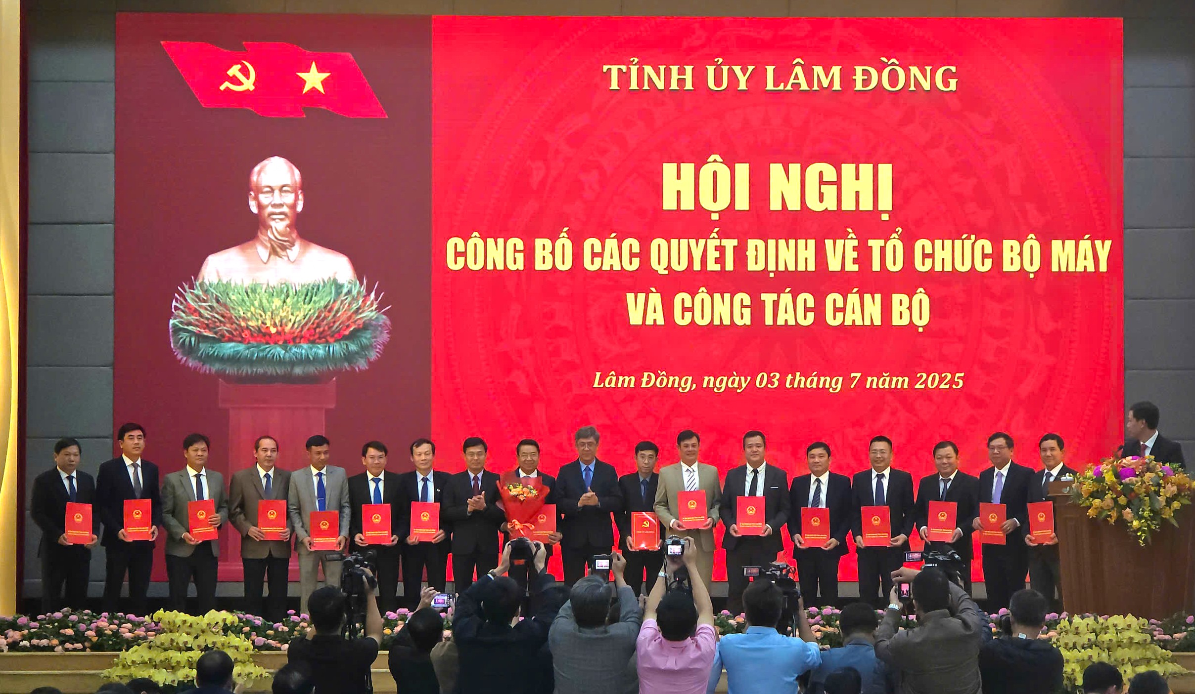 Hai 'siêu' sở của tỉnh Lâm Đồng có 14 và 15 phó giám đốc- Ảnh 4.