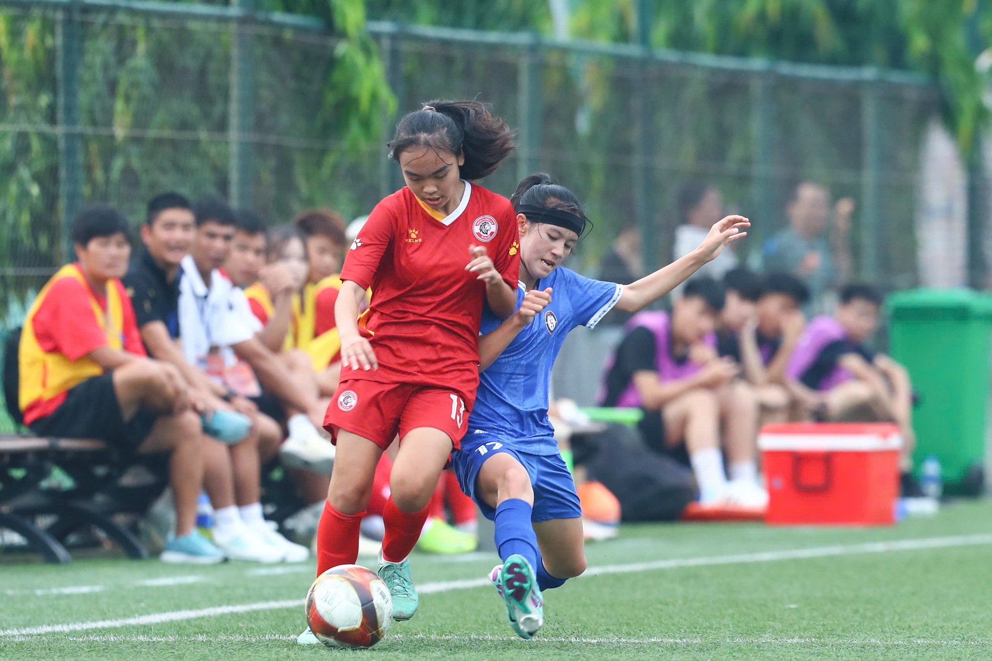 U.16 Hà Nội vẫn dẫn đầu giải U.16 nữ quốc gia, U.16 Sơn La hòa nghẹt thở- Ảnh 1. U.16 Hà Nội vẫn dẫn đầu giải U.16 nữ quốc gia, U.16 Sơn La hòa nghẹt thở- Ảnh 1.