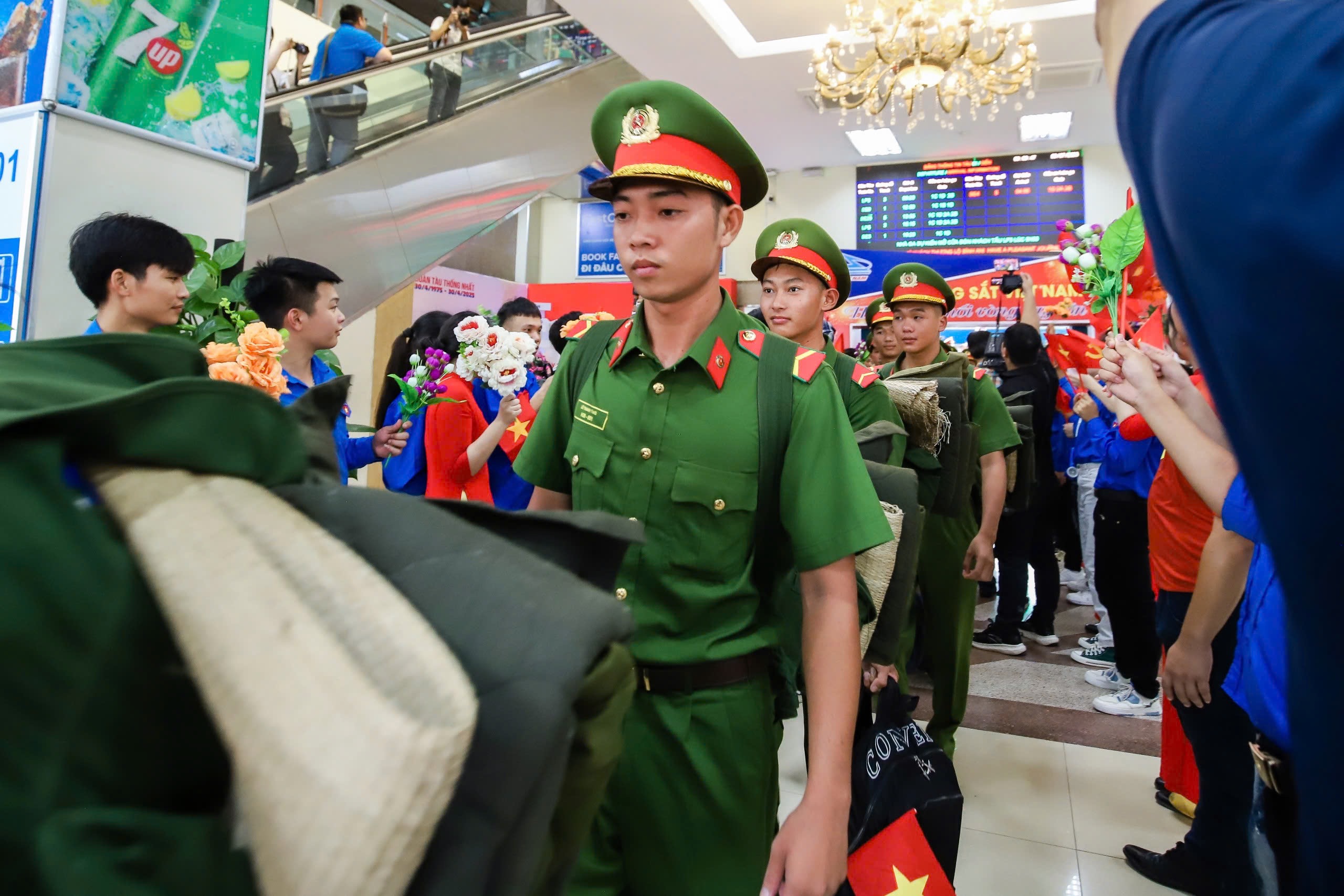 566 chiến sĩ công an đi tàu từ Nam ra Bắc hội quân, chuẩn bị cho A80- Ảnh 7.