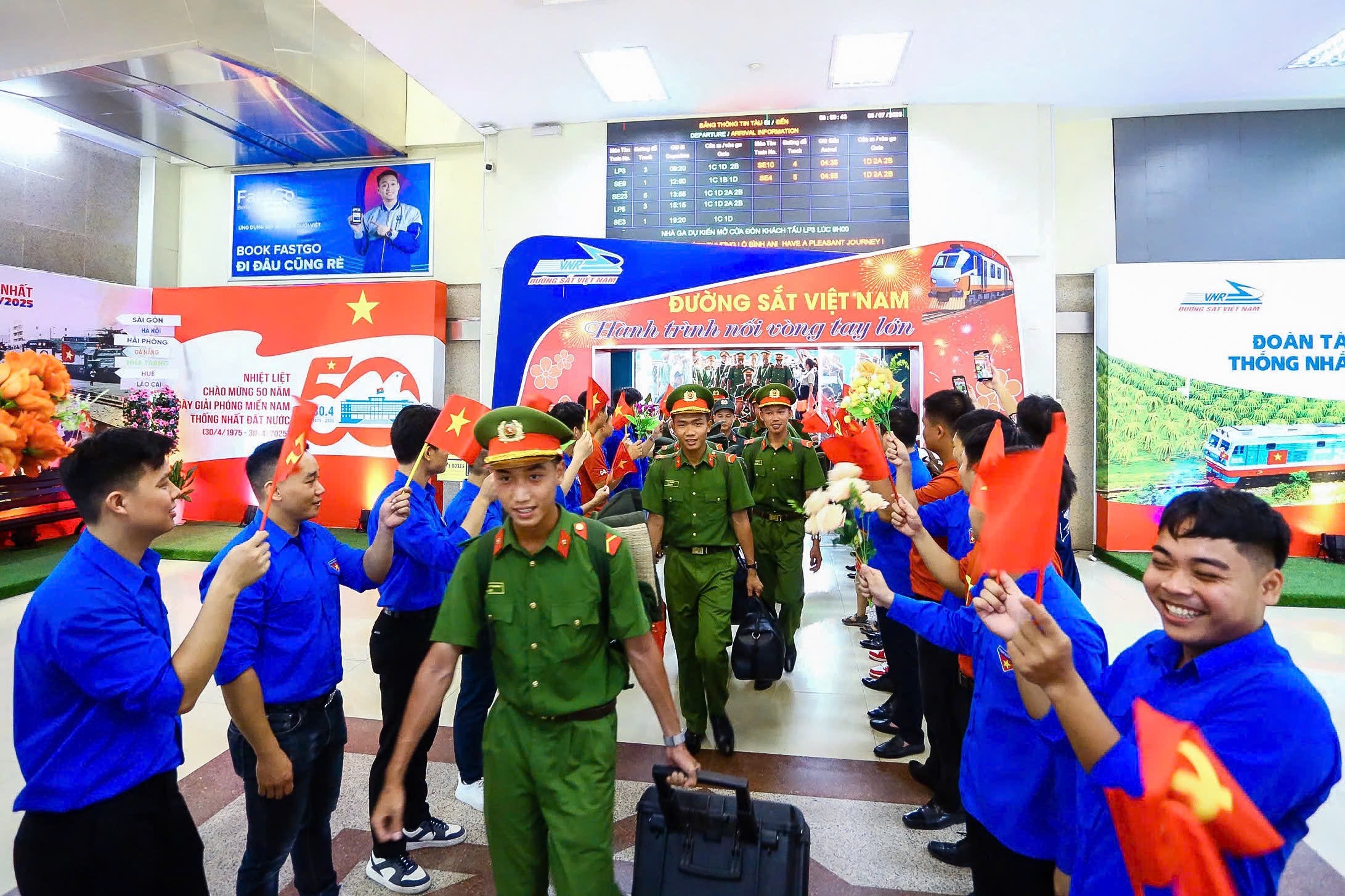 566 chiến sĩ công an đi tàu từ Nam ra Bắc hội quân, chuẩn bị cho A80- Ảnh 5.