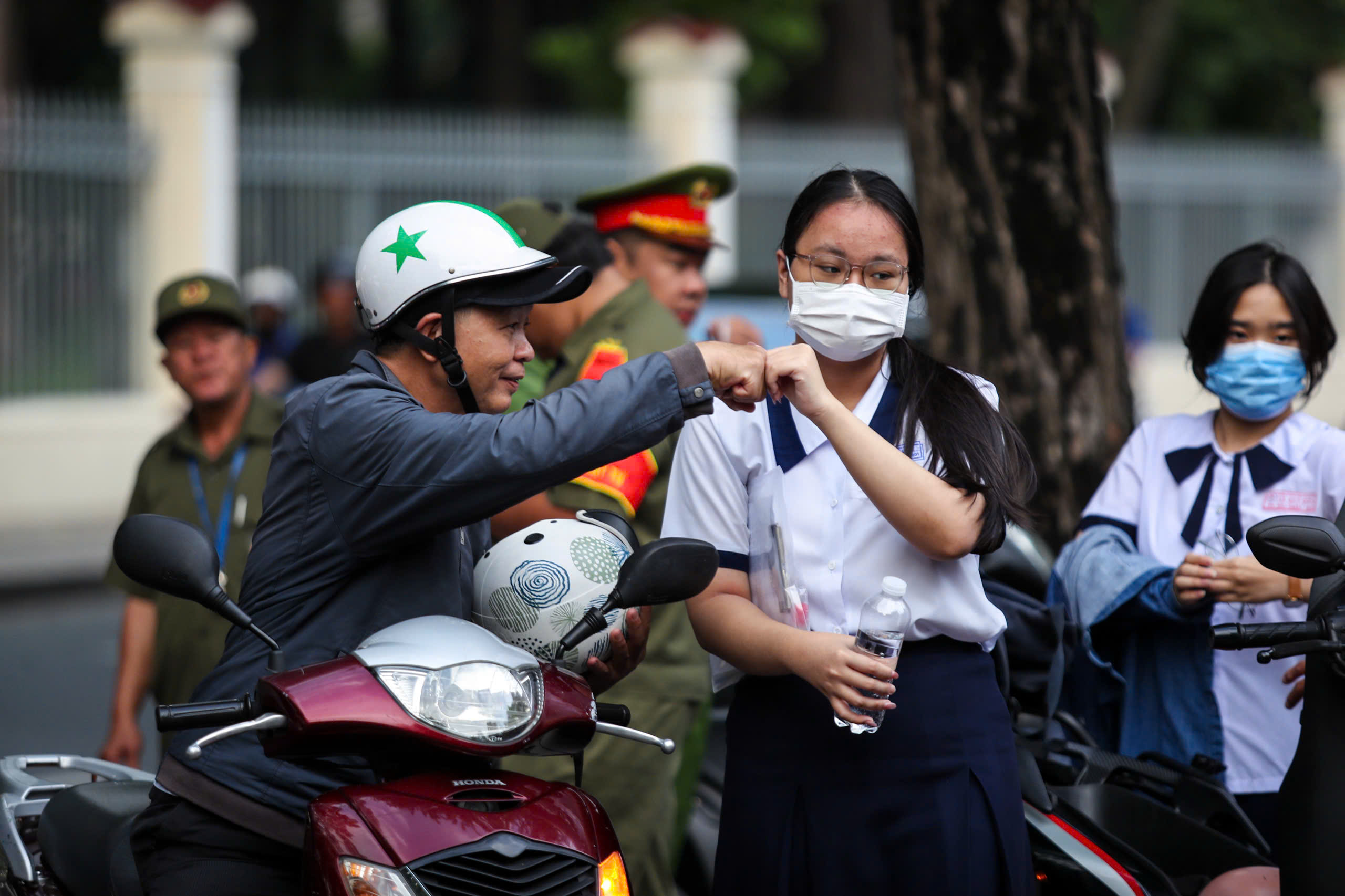 Từ đề thi tốt nghiệp THPT: Cần phải thay đổi việc dạy và học - Ảnh 2.