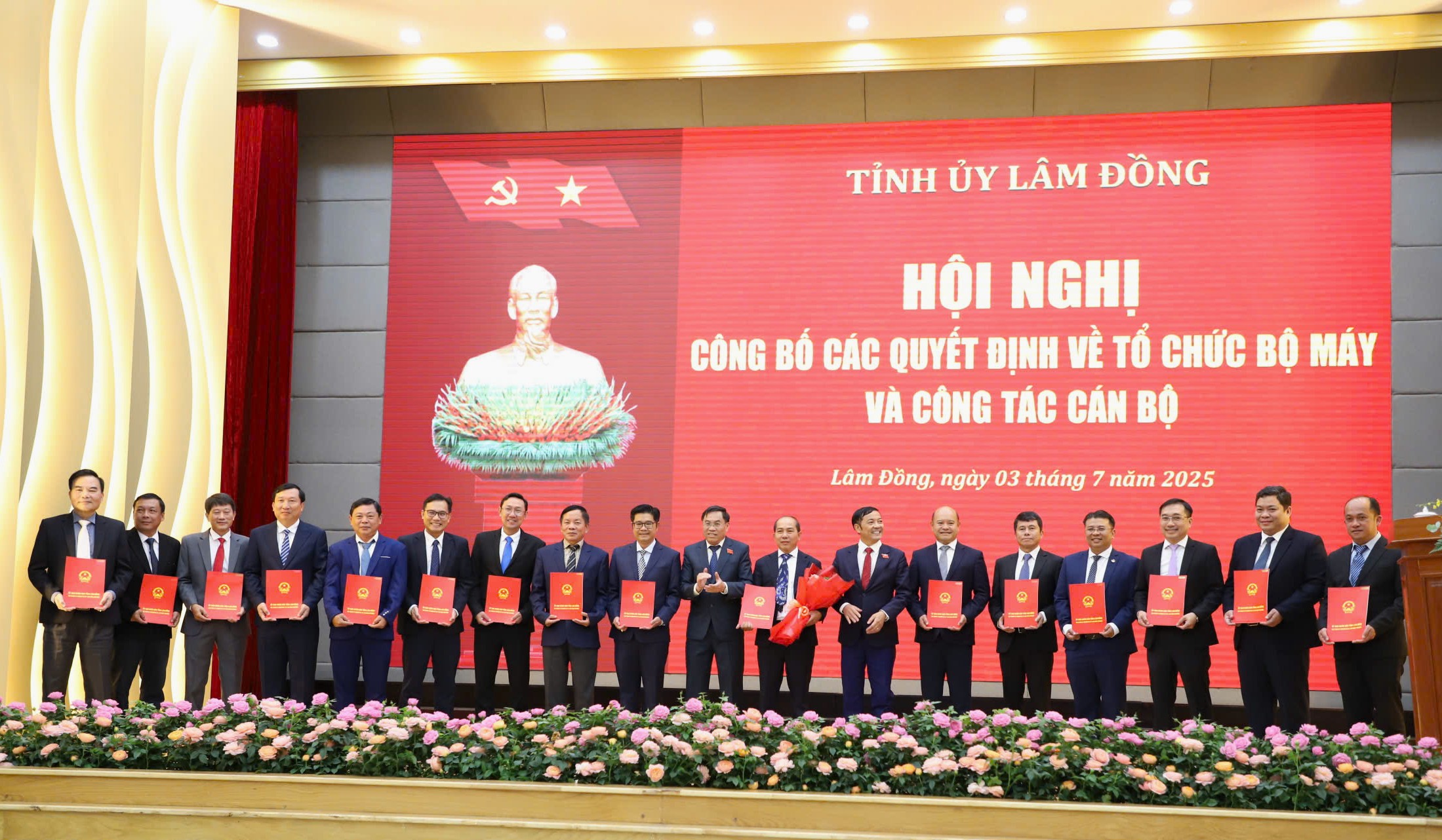 Hai 'siêu' sở của tỉnh Lâm Đồng có 14 và 15 phó giám đốc- Ảnh 3.
