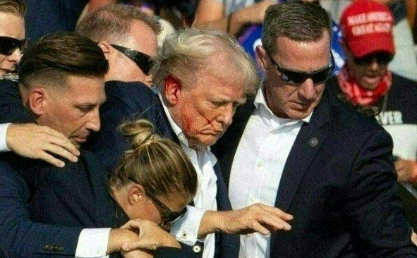 Vụ ám sát hụt ông Trump năm ngóai và những hệ quả bất ngờ - Ảnh 1.