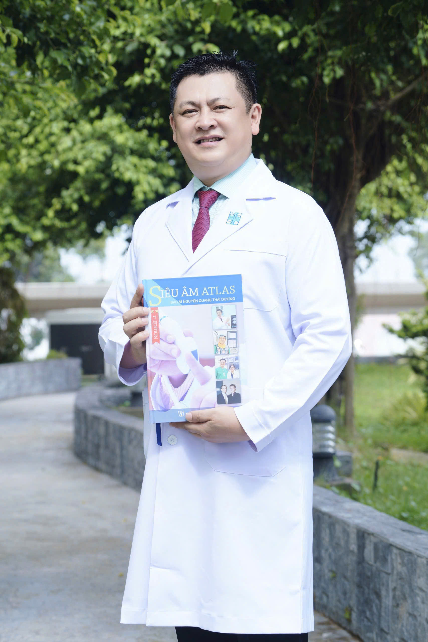 Từ bệnh án đến trang sách: Bác sĩ Việt ra mắt sách 'Siêu âm Atlas' - Ảnh 1.