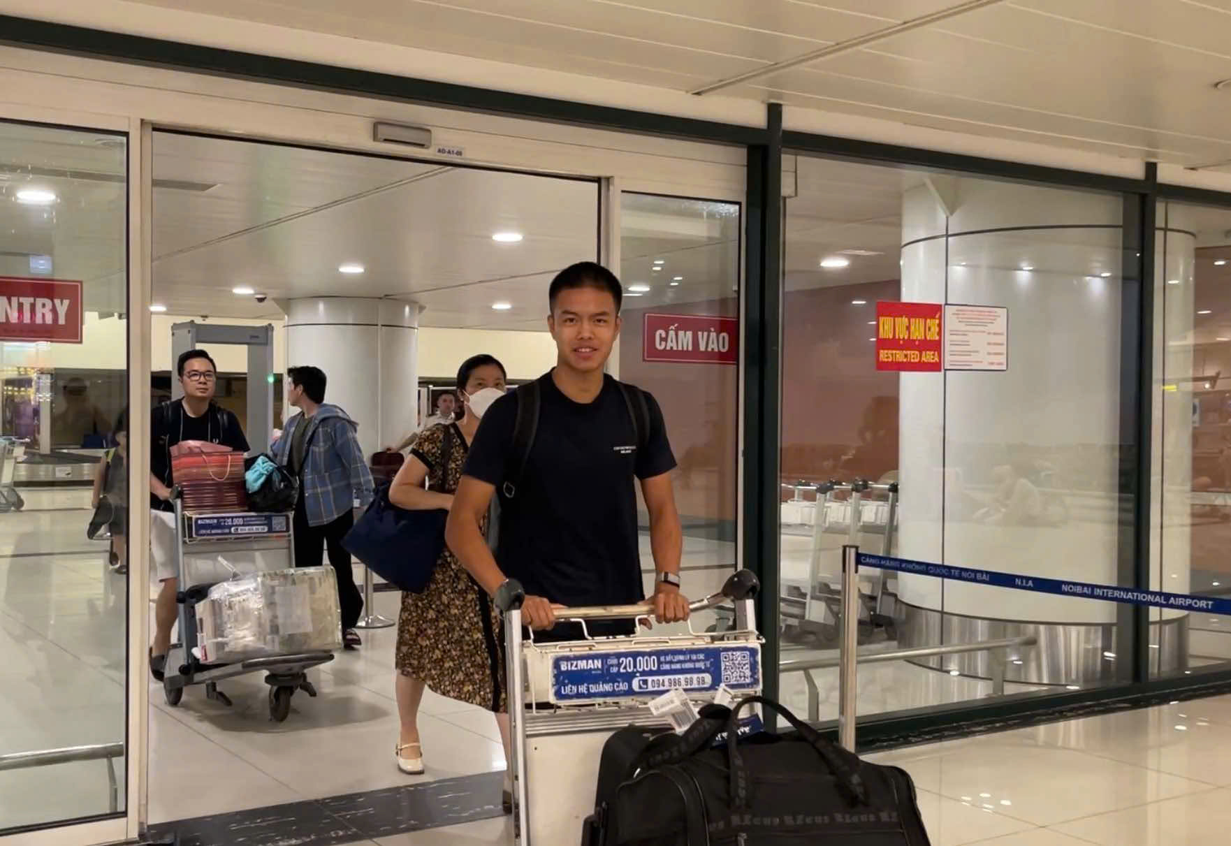 נבחרת וייטנאם עד גיל 23 חזקה אף יותר עם תוספת של שחקן מושלם: שחקן וייטנאמי מוכשר מעבר לים - תמונה 1. U.23 Việt Nam càng mạnh khi thêm mảnh ghép hoàn hảo: Cầu thủ Việt kiều giỏi- Ảnh 1.