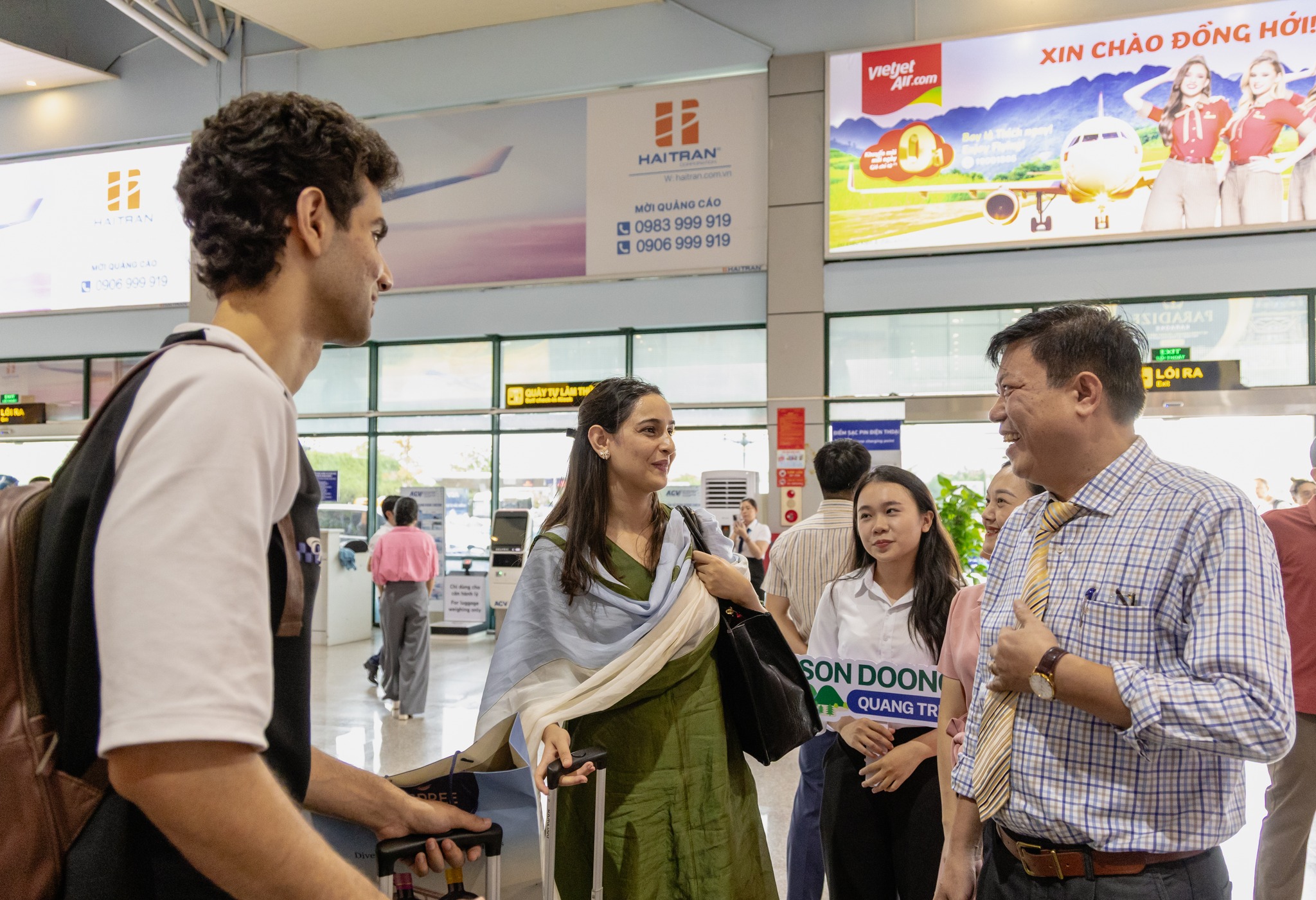 Đoàn phim 'bom tấn' của Bollywood 'đổ bộ' Quảng Trị, quay phim tại Phong Nha - Kẻ Bàng- Ảnh 3. Đoàn phim 'bom tấn' của Bollywood 'đổ bộ' Quảng Trị, quay phim tại Phong Nha - Kẻ Bàng- Ảnh 3.