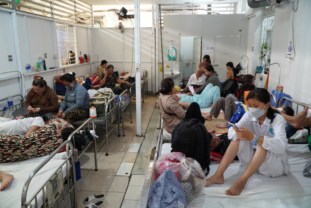 Bệnh viện Ung bướu Cần Thơ: Đã cung cấp hồ sơ cho Thanh tra Chính phủ- Ảnh 3. Bệnh viện Ung bướu Cần Thơ: Đã cung cấp hồ sơ cho Thanh tra Chính phủ- Ảnh 3.