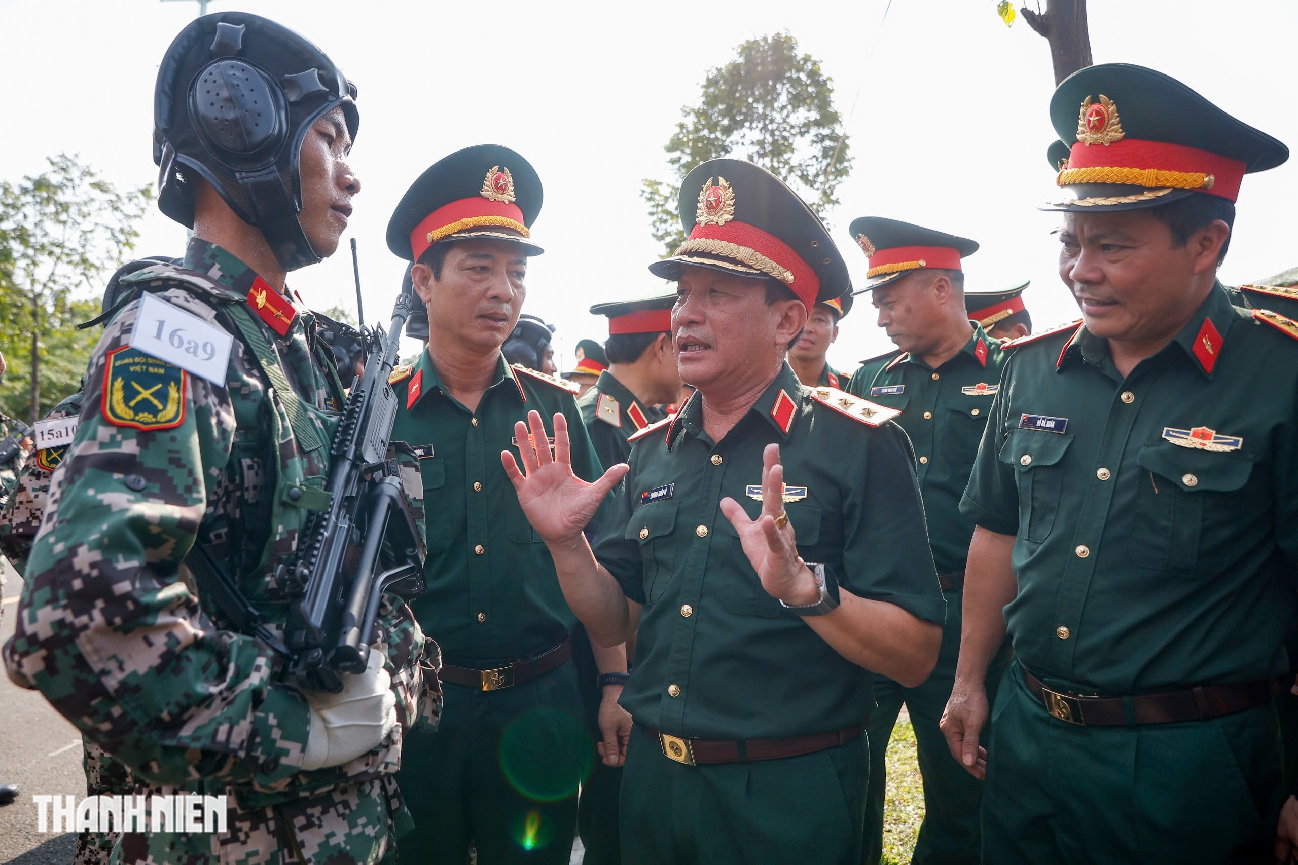 Chiến sĩ đẫm mồ hôi, ‘gồng mình’ trên mặt đường ảo ảnh luyện tập cho nhiệm vụ A80
