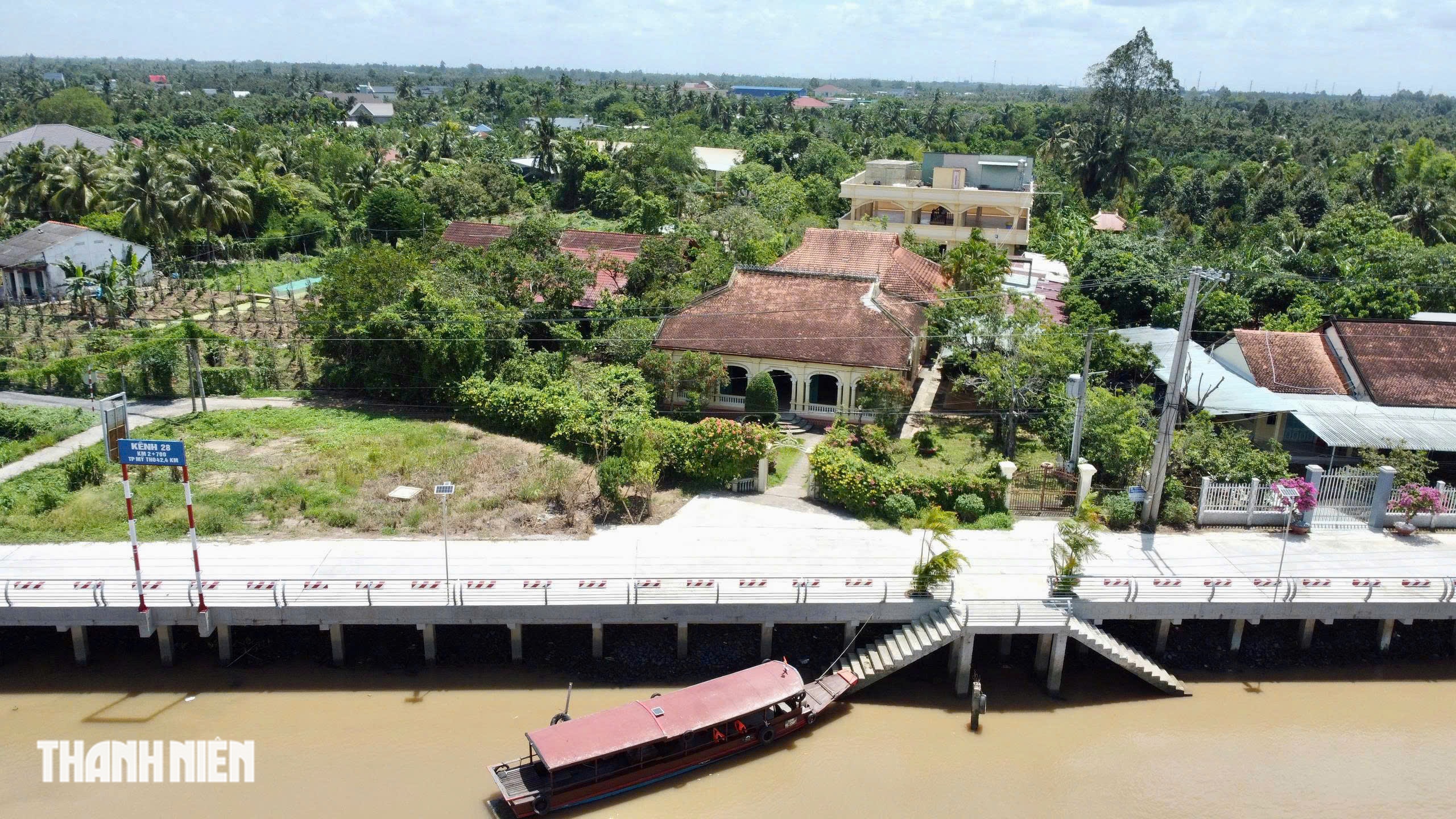 Restaurering av Cai Bes flytande marknad vid Dong Hoa Hieps festival i den gamla byn Dong Thap - Foto 2. Phục dựng chợ nổi Cái Bè tại lễ hội Làng cổ Đông Hòa Hiệp, Đồng Tháp- Ảnh 2.