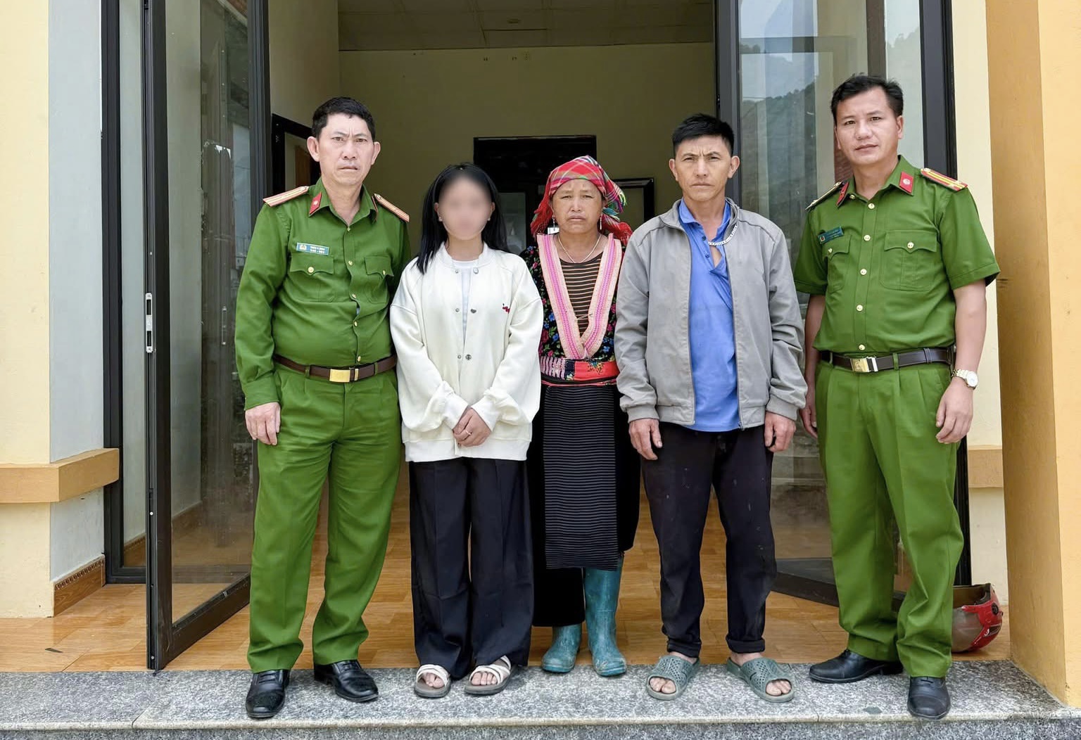 Thiếu nữ 16 tuổi bị bắt cóc tống tiền- Ảnh 1. Thiếu nữ 16 tuổi bị bắt cóc tống tiền- Ảnh 1.