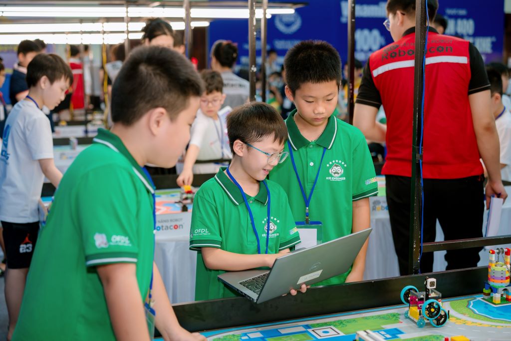 ベトナムで全国ロボット競技会 ROBOTACON WRO 2025 が開幕 - 写真 1。 Khởi động cuộc thi robot toàn quốc ROBOTACON WRO 2025 tại Việt Nam - Ảnh 1.