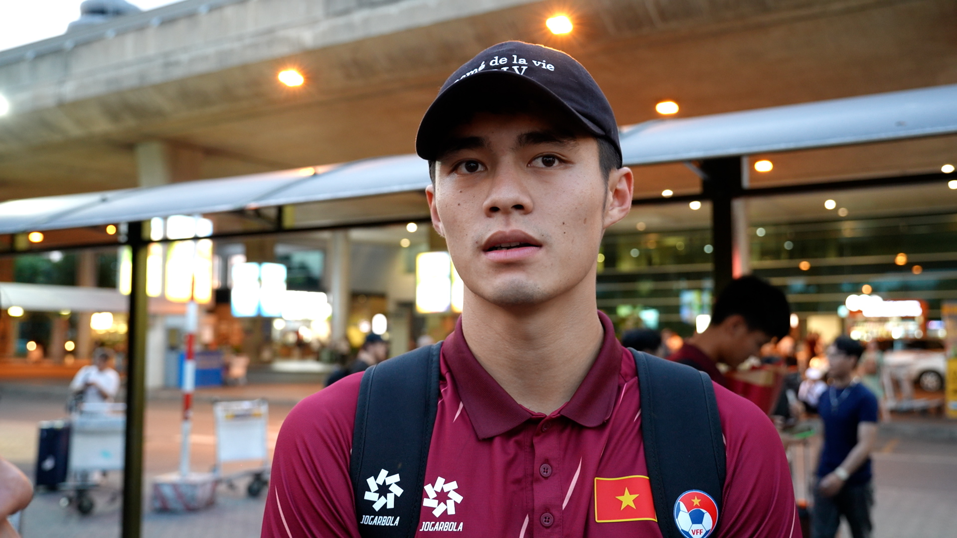 Văn Trường, Trung Kiên nói về áp lực SVĐ Bung Karno: ‘Coi khán giả đội bạn cũng là CĐV của mình’ - Ảnh 2.