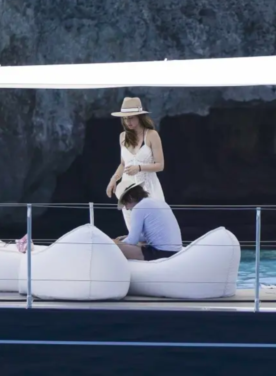Tom Cruise lộ ảnh 'tay trong tay' Ana De Armas, ngầm xác nhận hẹn hò- Ảnh 3. Tom Cruise lộ ảnh 'tay trong tay' Ana De Armas, ngầm xác nhận hẹn hò- Ảnh 3.