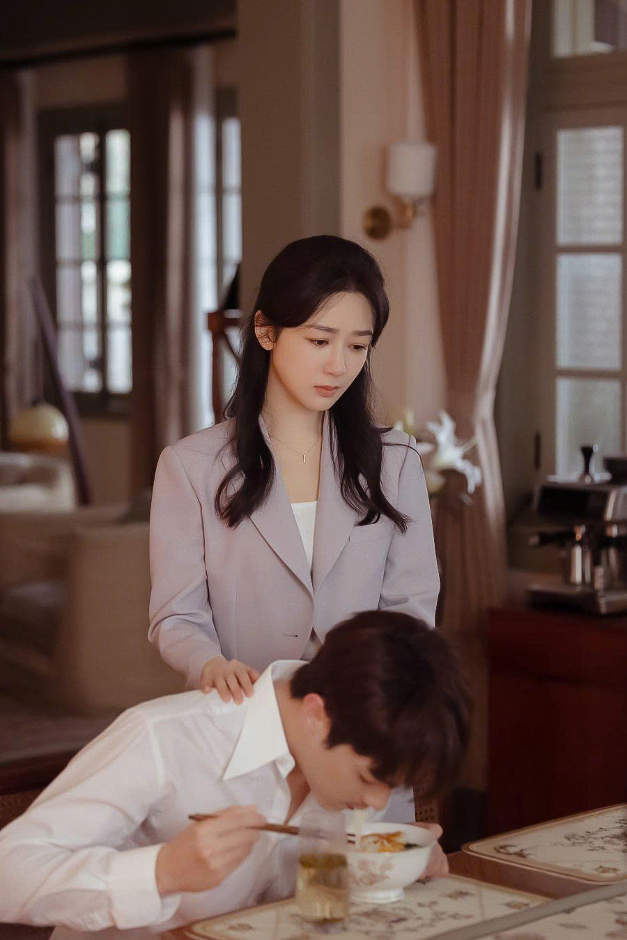 Dương Tử đi ngược lối mòn của showbiz Hoa ngữ - Ảnh 2.