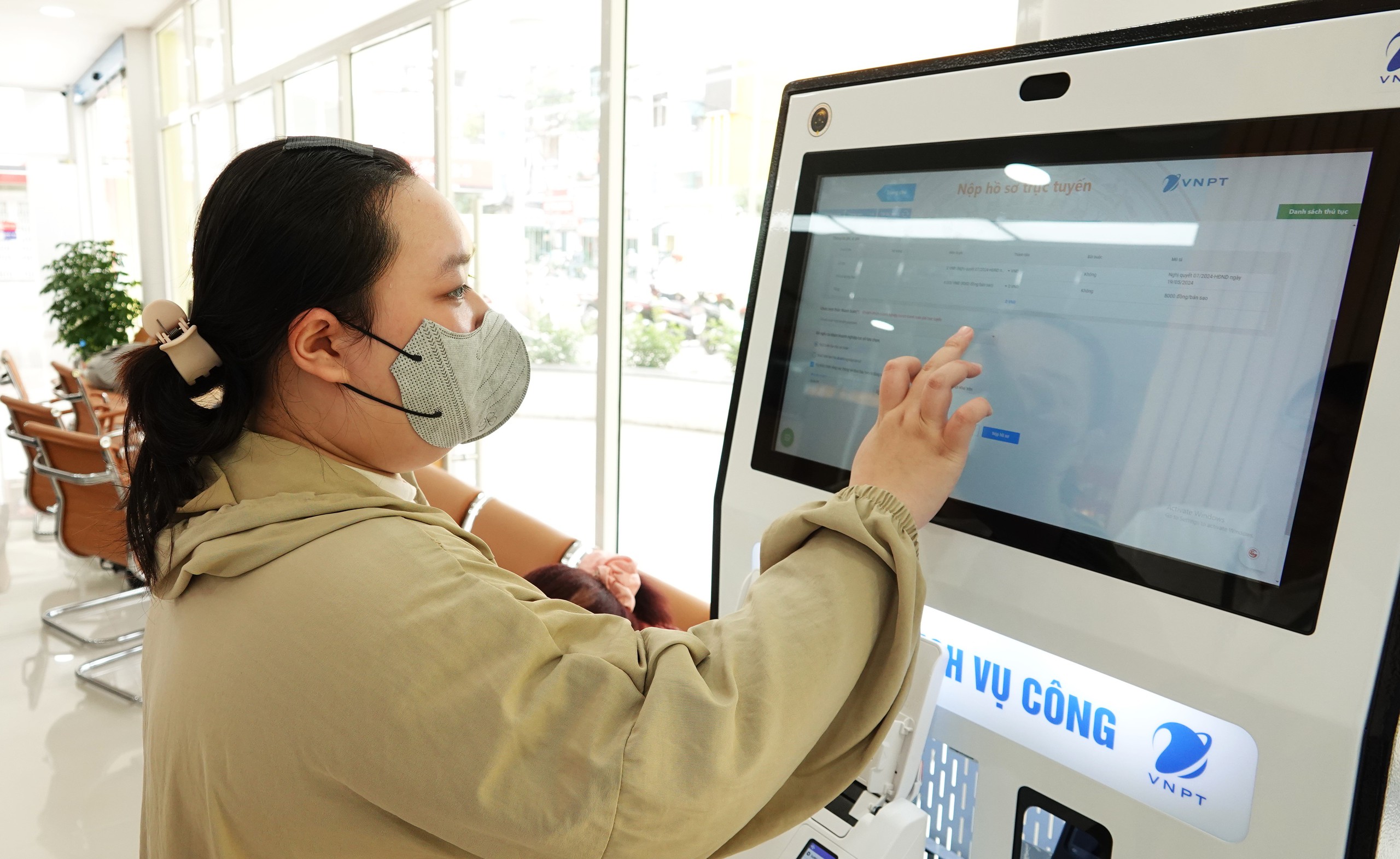 Thành ủy TP.HCM yêu cầu cắt giảm 30 - 50% chi phí in ấn, giấy tờ- Ảnh 2.