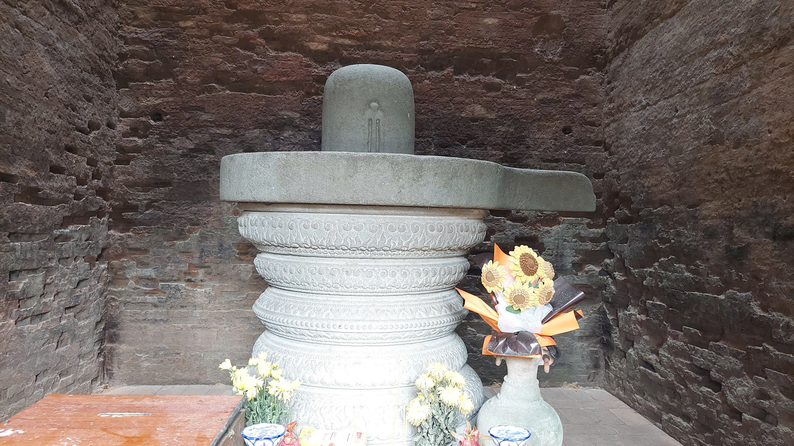 Cơ quan quản lý giải thích những dòng chữ khắc trên Tháp Đôi 800 năm tuổi- Ảnh 12. Cơ quan quản lý giải thích những dòng chữ khắc trên Tháp Đôi 800 năm tuổi- Ảnh 12.