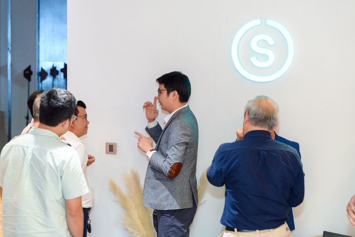 Signify ra mắt công nghệ chiếu sáng mới, đưa ánh trăng vào khách sạn nghỉ dưỡng - Ảnh 3.