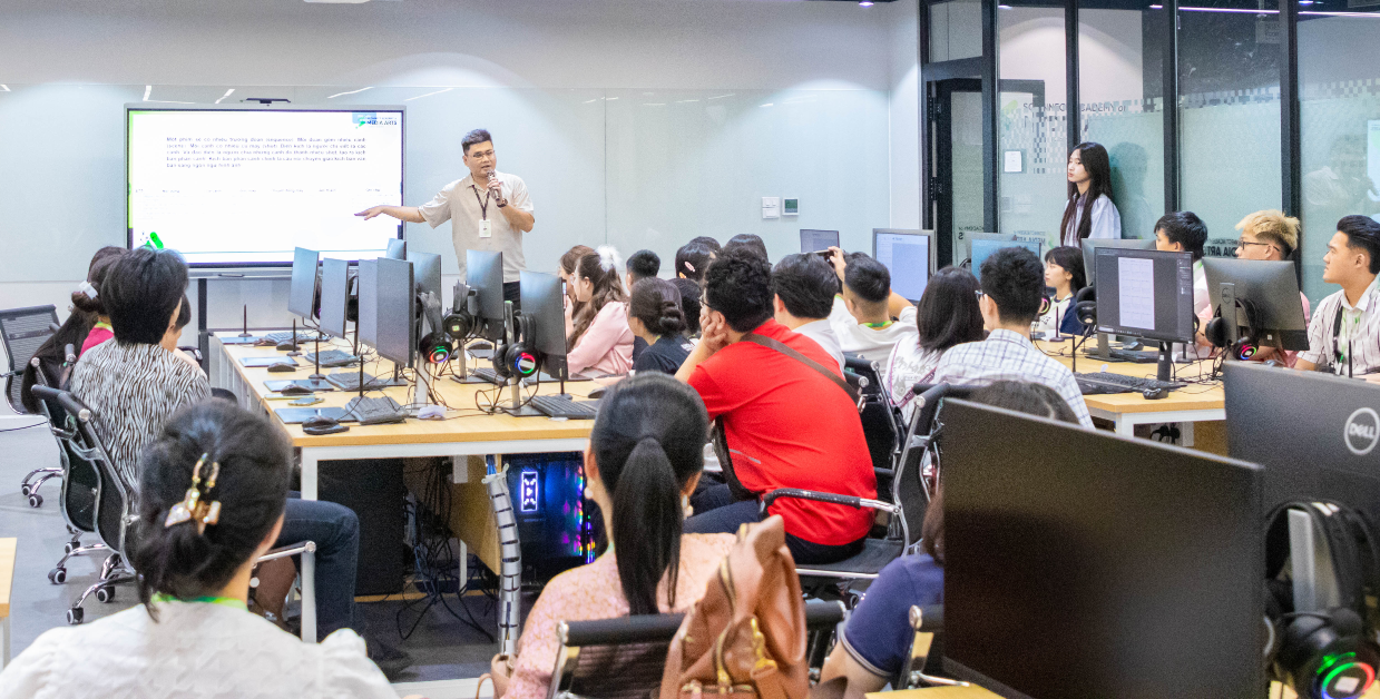 Sisi gelap profesi penulisan skenario: 'Risiko' profesi penulisan skenario - Foto 2. Góc khuất nghề biên kịch phim: Những 'rủi ro' của nghề biên kịch- Ảnh 2.