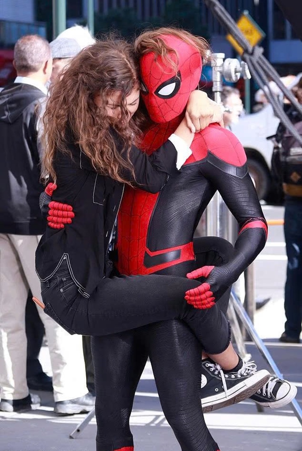 'Người Nhện' Tom Holland và Zendaya hoãn đám cưới - Ảnh 3.