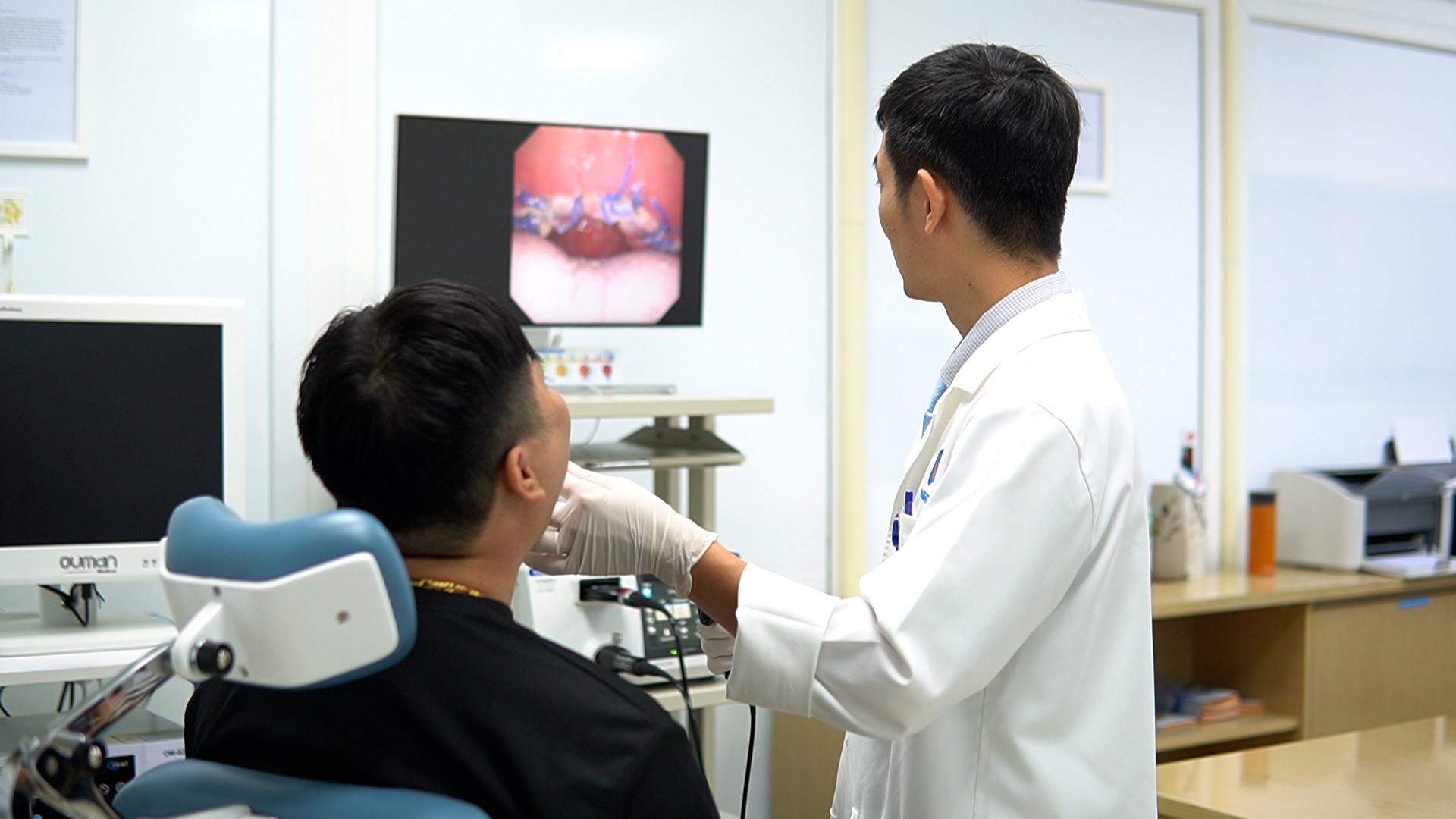 Sáng dậy thì buồn ngủ, họp thì gật gù: Qua thăm khám chàng trai trẻ phát hiện bệnh lý nguy hiểm- Ảnh 1.