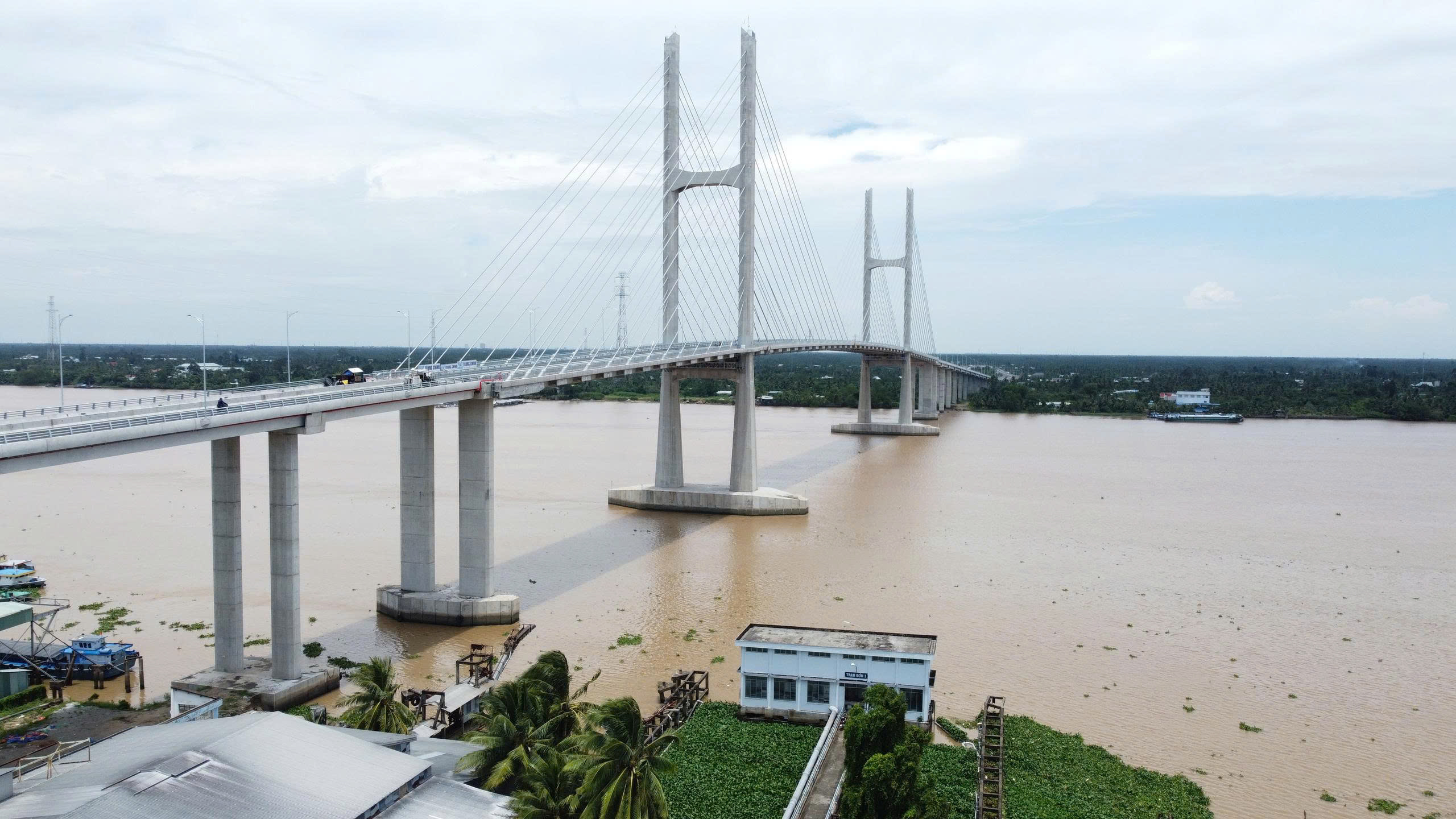 Đồng Tháp lên kế hoạch xử lý tình trạng đọng nước gần cầu Rạch Miễu 2 - Ảnh 1.