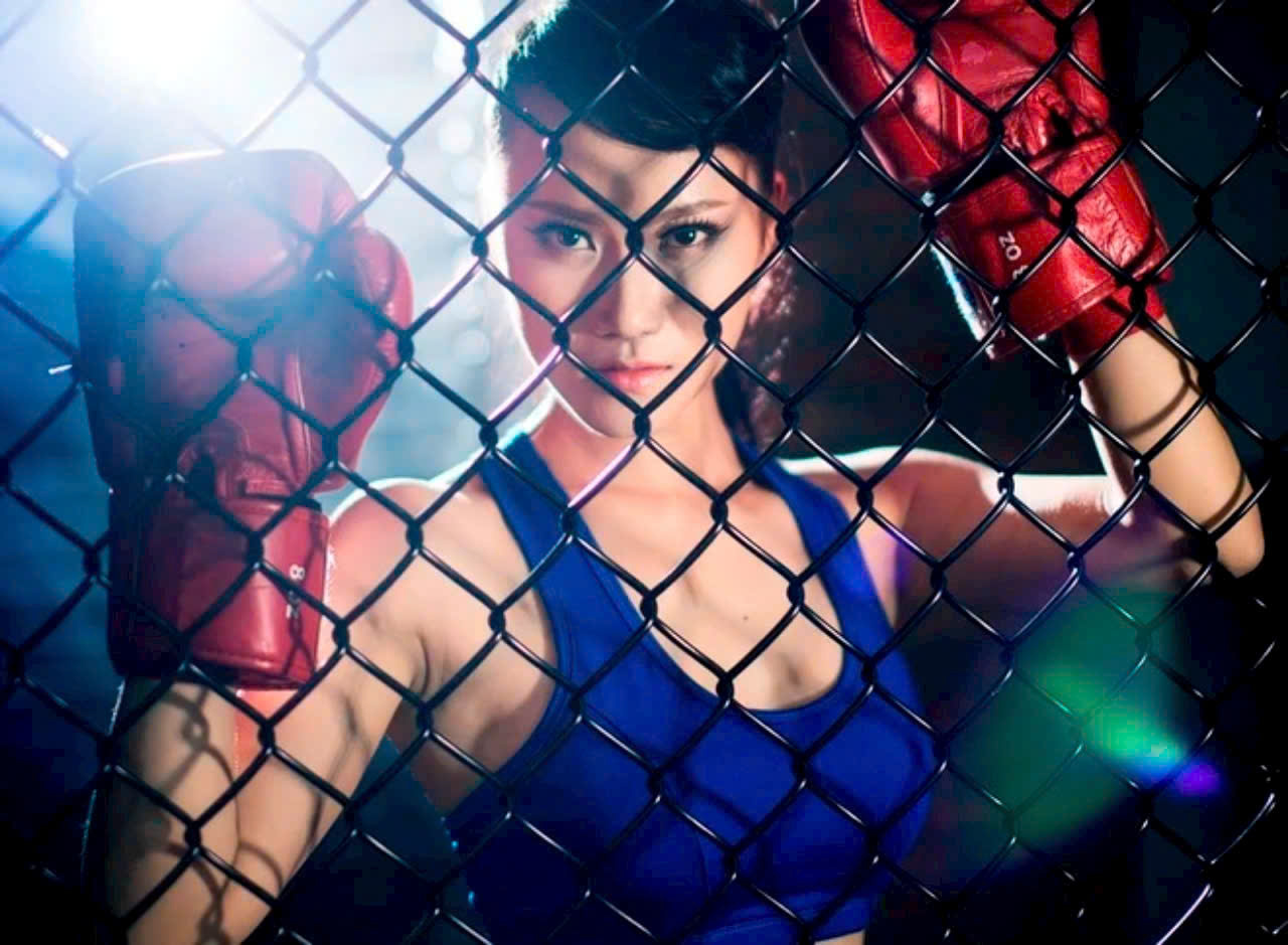 Aksiyon filmi güzeli: Kim Dung - Dublör köyüyle 'kader' - Fotoğraf 1. Bóng hồng phim hành động: Kim Dung - 'mối duyên' với làng cascadeur- Ảnh 1.