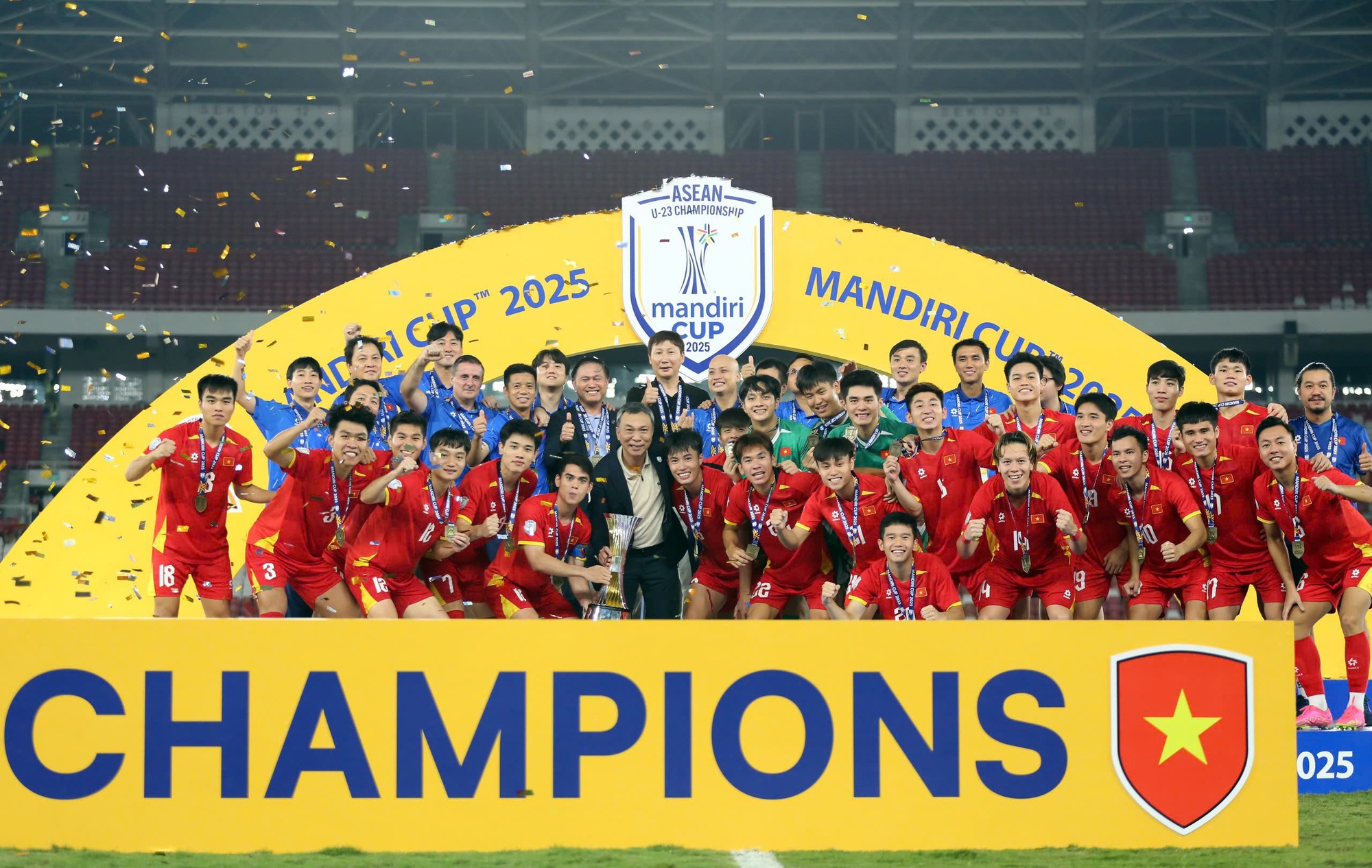 Το ποδόσφαιρο του Βιετνάμ και της Κίνας προωθεί τη συνεργασία: Οι πρόεδροι της VFF και της CFA υπογράφουν σημαντικές συμφωνίες - Φωτογραφία 3. Bóng đá Việt Nam và Trung Quốc đẩy mạnh hợp tác: Chủ tịch VFF, CFA ký kết quan trọng- Ảnh 3.