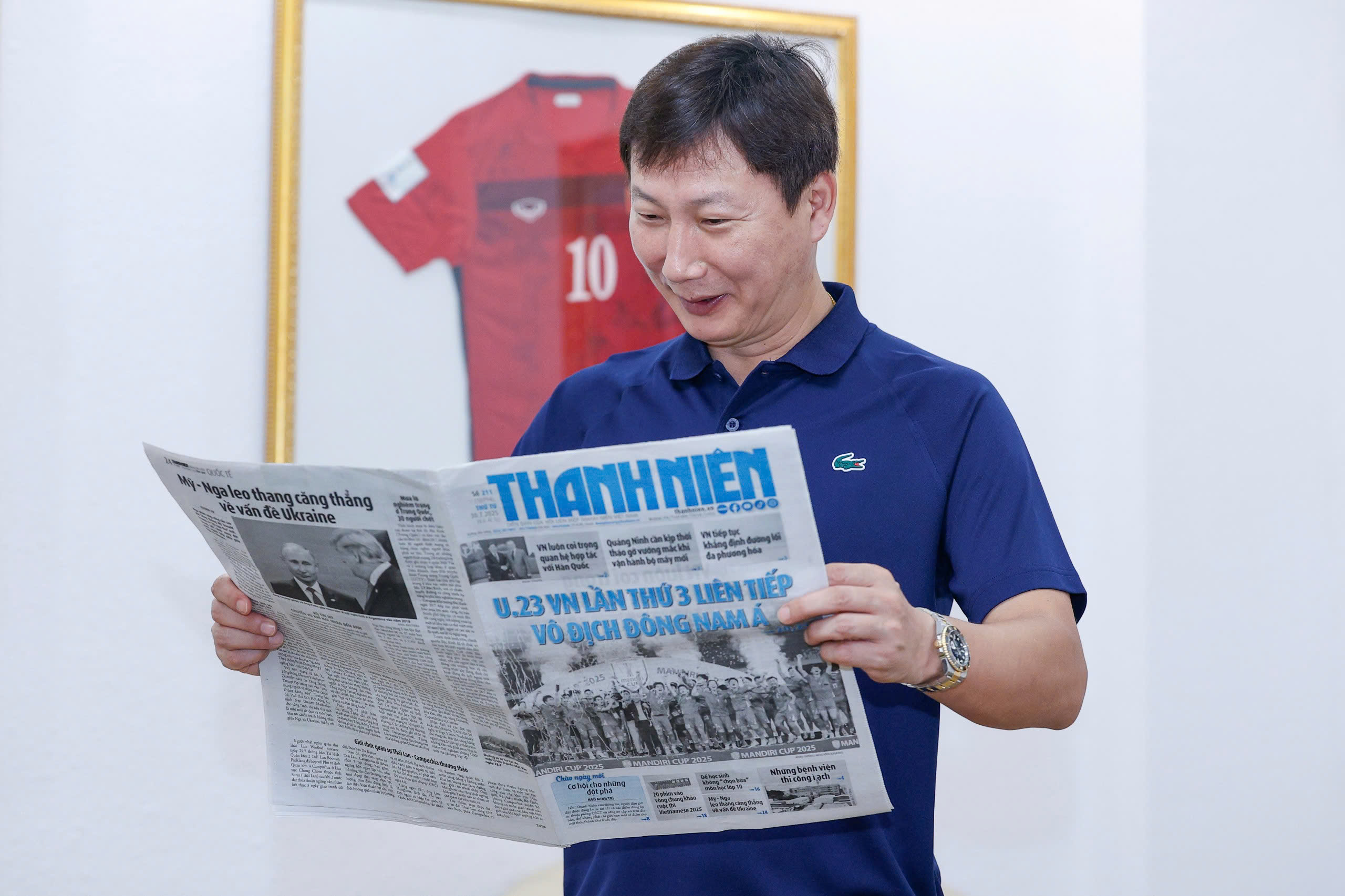 គ្រូបង្វឹក Kim Sang-sik ទម្លាយល្បិចផ្លូវចិត្តដ៏ពិសេស៖ ជ័យជម្នះ U.23 វៀតណាមត្រូវបានផ្តល់ឲ្យ! - រូបថត ៣. HLV Kim Sang-sik hé lộ đòn tâm lý cực 'độc': U.23 Việt Nam thắng là đương nhiên!- Ảnh 3.