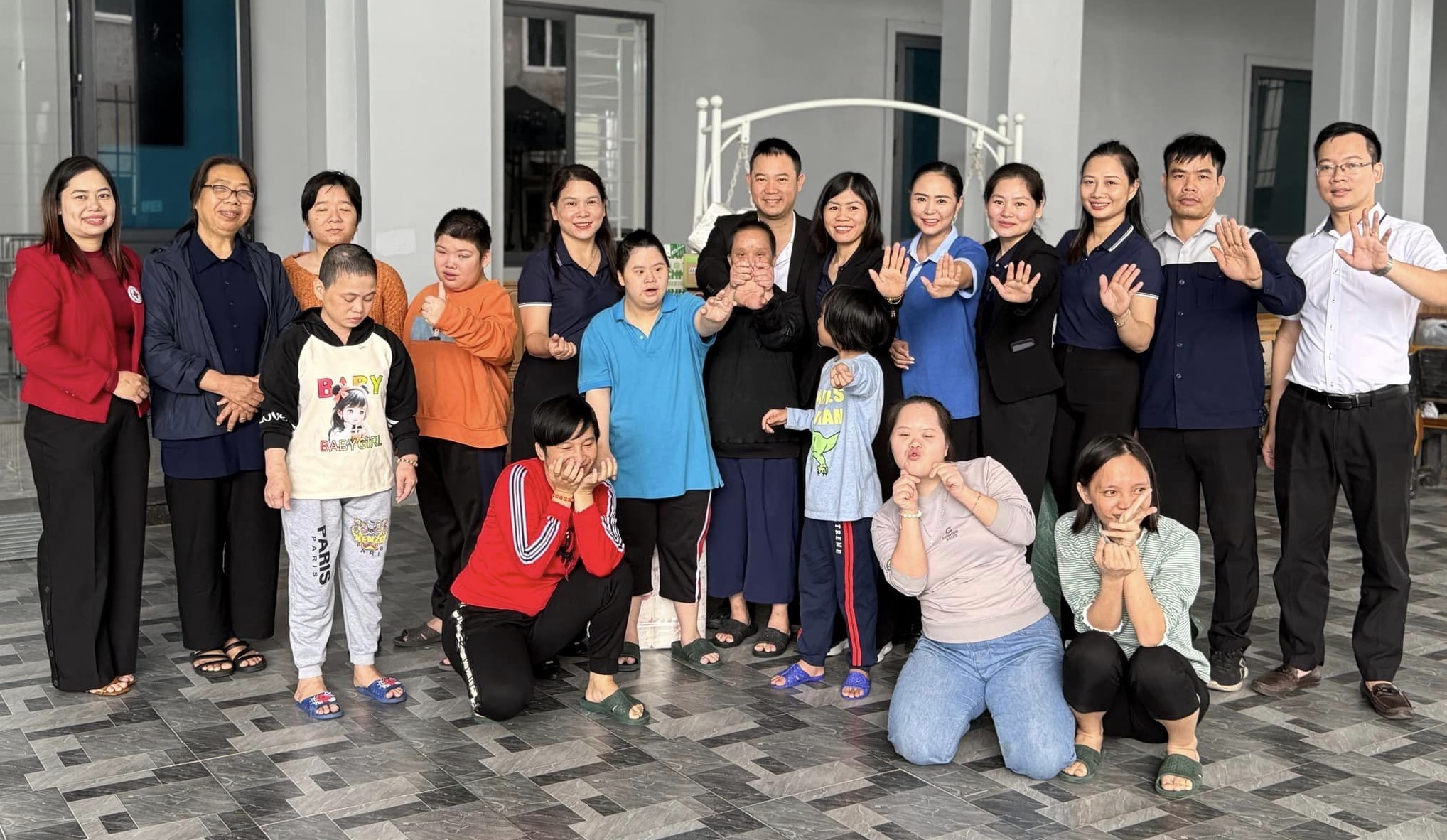 प्रेम भरी बाहें, वंचितों को सहारा देना - फोटो 2. Vòng tay yêu thương, tương trợ những mảnh đời khó khăn- Ảnh 2.