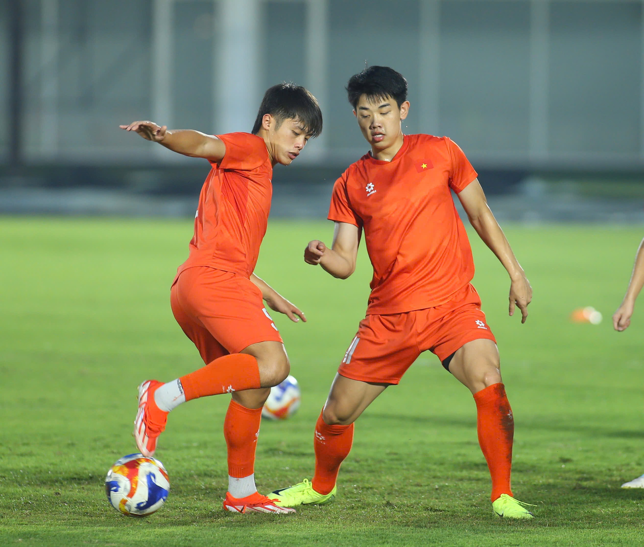 Ο επιθετικός του Βιετνάμ U.23 δημιουργεί απίστευτο ορόσημο: Ξεφεύγοντας από τη σκιά του «βασιλιά των τουρνουά νέων» - Φωτογραφία 2. Tiền đạo U.23 Việt Nam tạo cột mốc khó tin: Thoát khỏi cái bóng 'vua giải trẻ'- Ảnh 2.